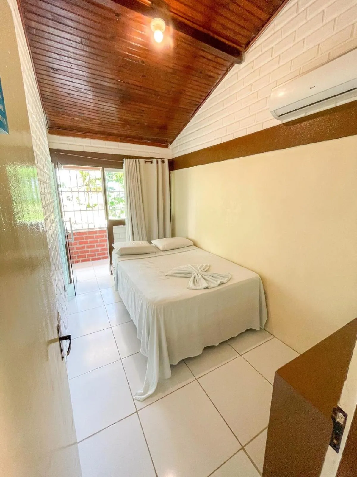 Bed in Casa com Piscina a 40 metros do Mar by La Playa