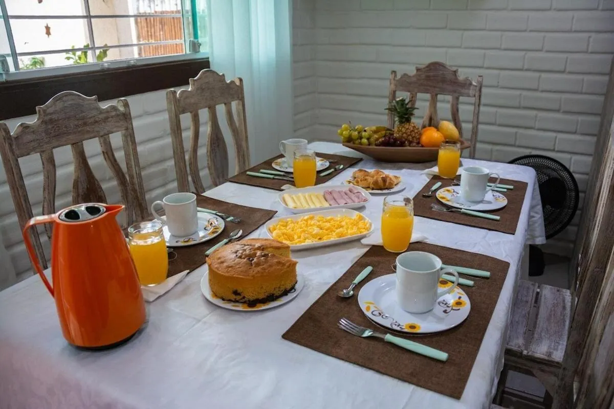 Casa com Piscina a 40 metros do Mar by La Playa