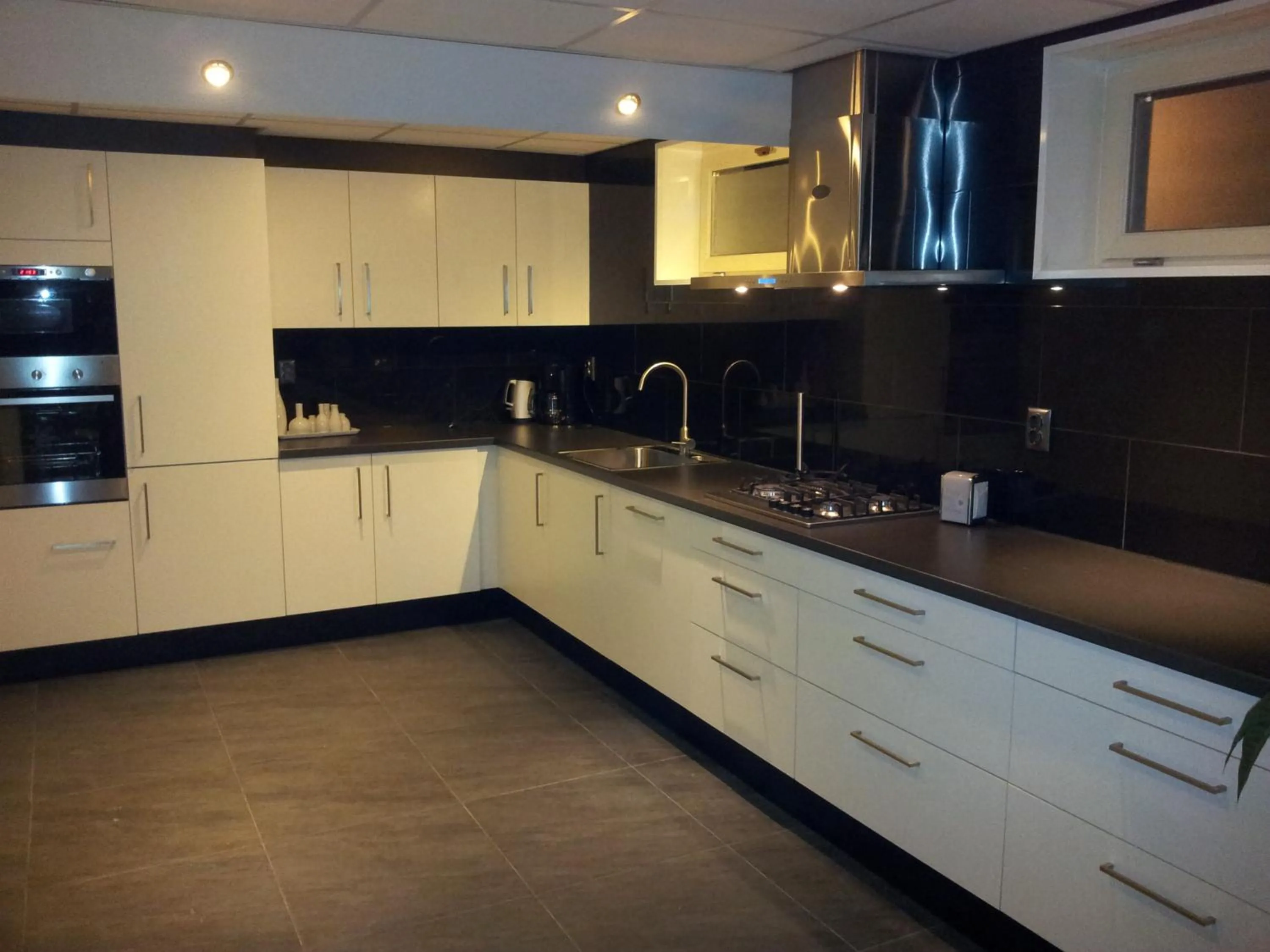 Property building in Bed & Kitchen Den Oever
