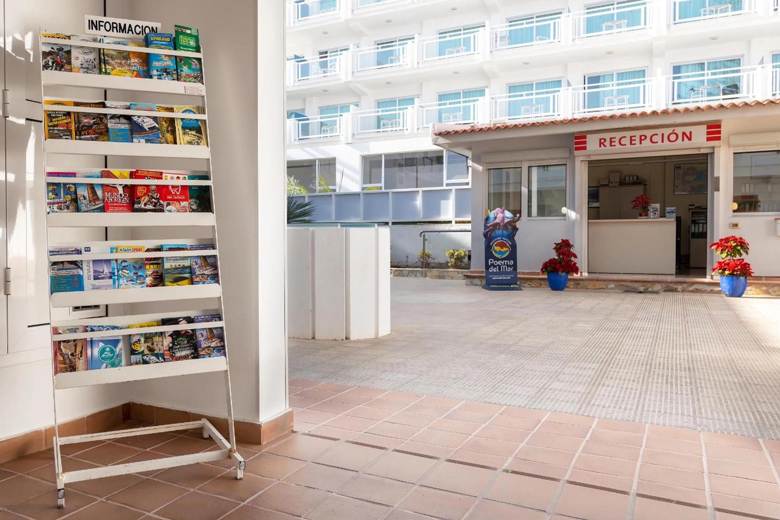 Lobby or reception in Apartamentos Montemayor