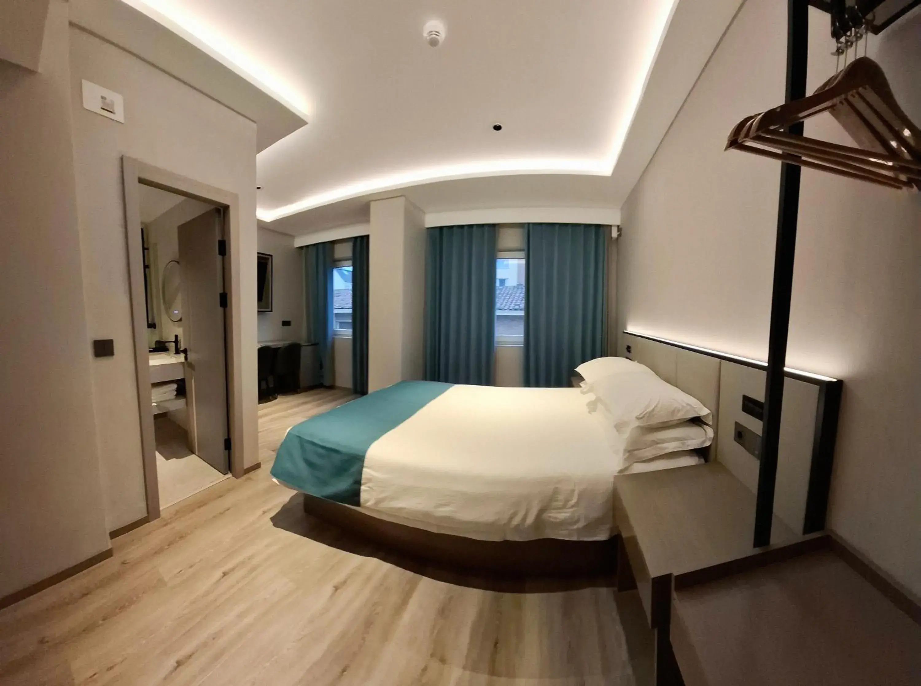 Deluxe Triple Room - single occupancy in Hotel Calagurris Deluxe Triple Room - single occupancy in Hotel Calagurris