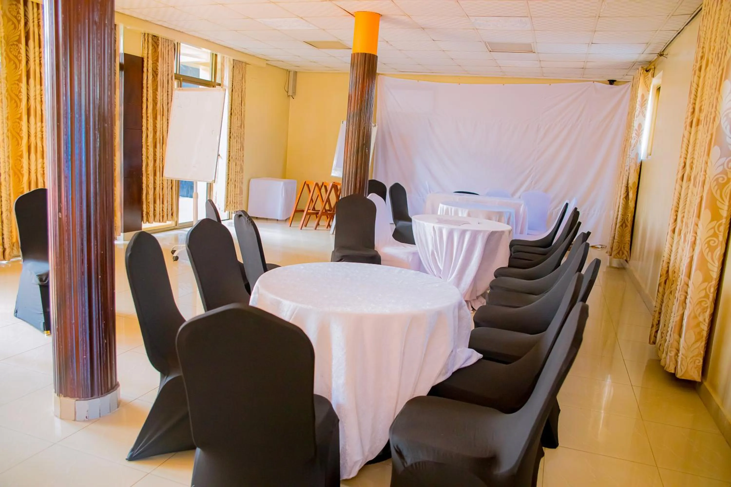 Restaurant/places to eat in Ineza Hotel Musanze - Snow Hotel