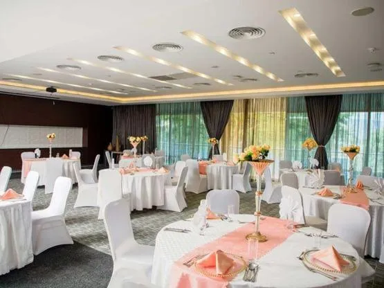 Restaurant/places to eat in Ineza Hotel Musanze - Snow Hotel