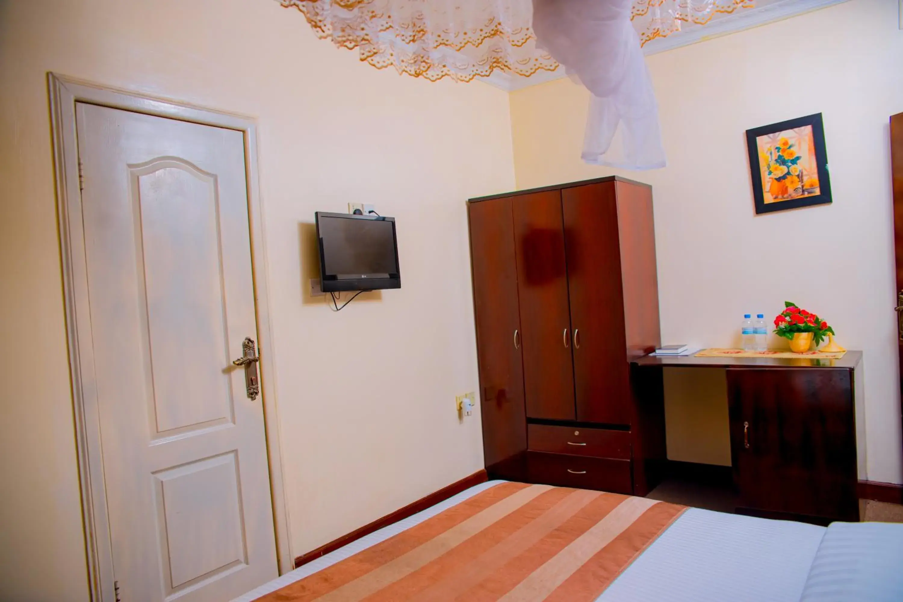 Deluxe Double Room with Balcony in Ineza Hotel Musanze - Snow Hotel Deluxe Double Room with Balcony in Ineza Hotel Musanze - Snow Hotel