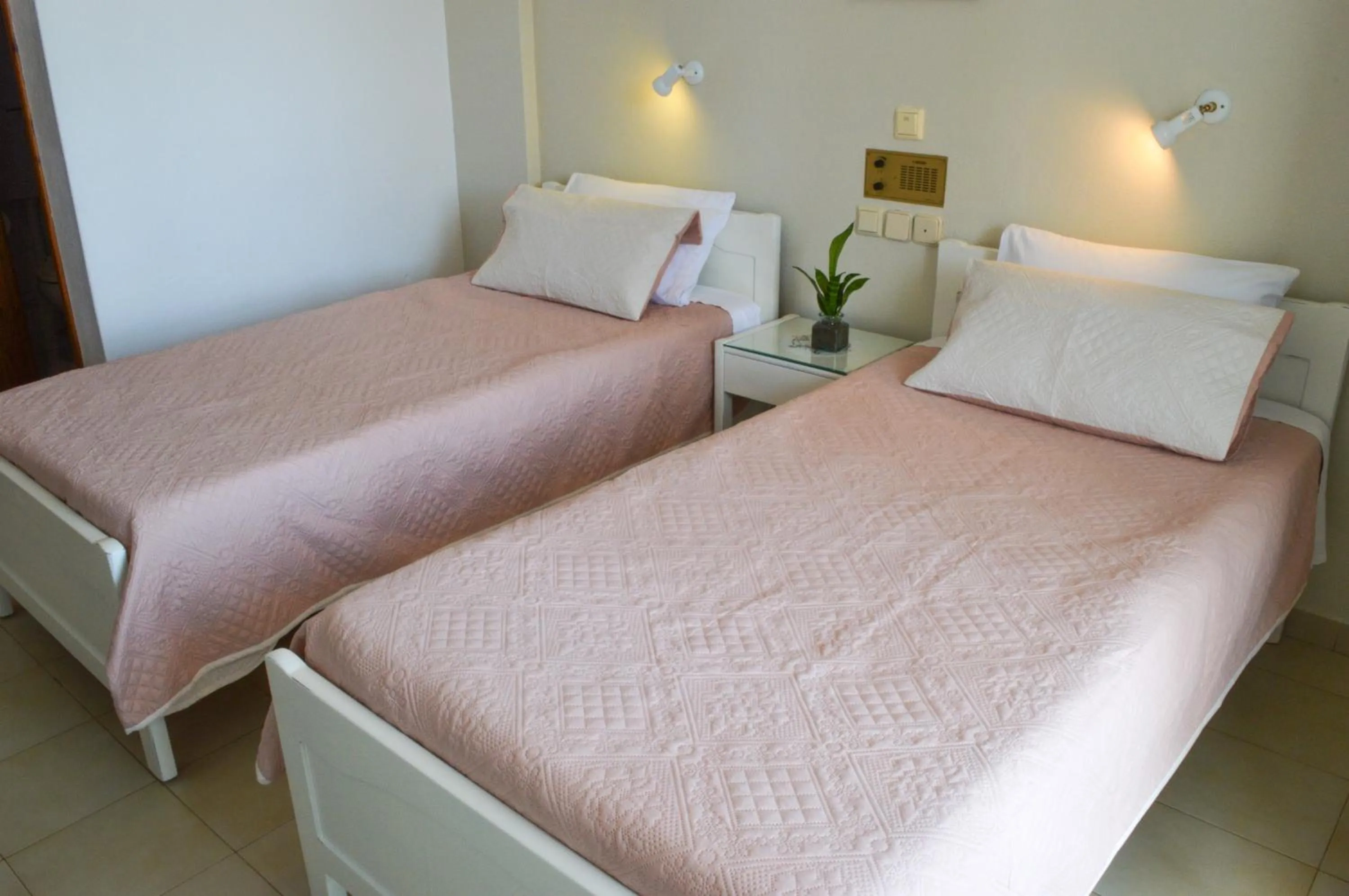 Photo of the whole room in Castro Hotel