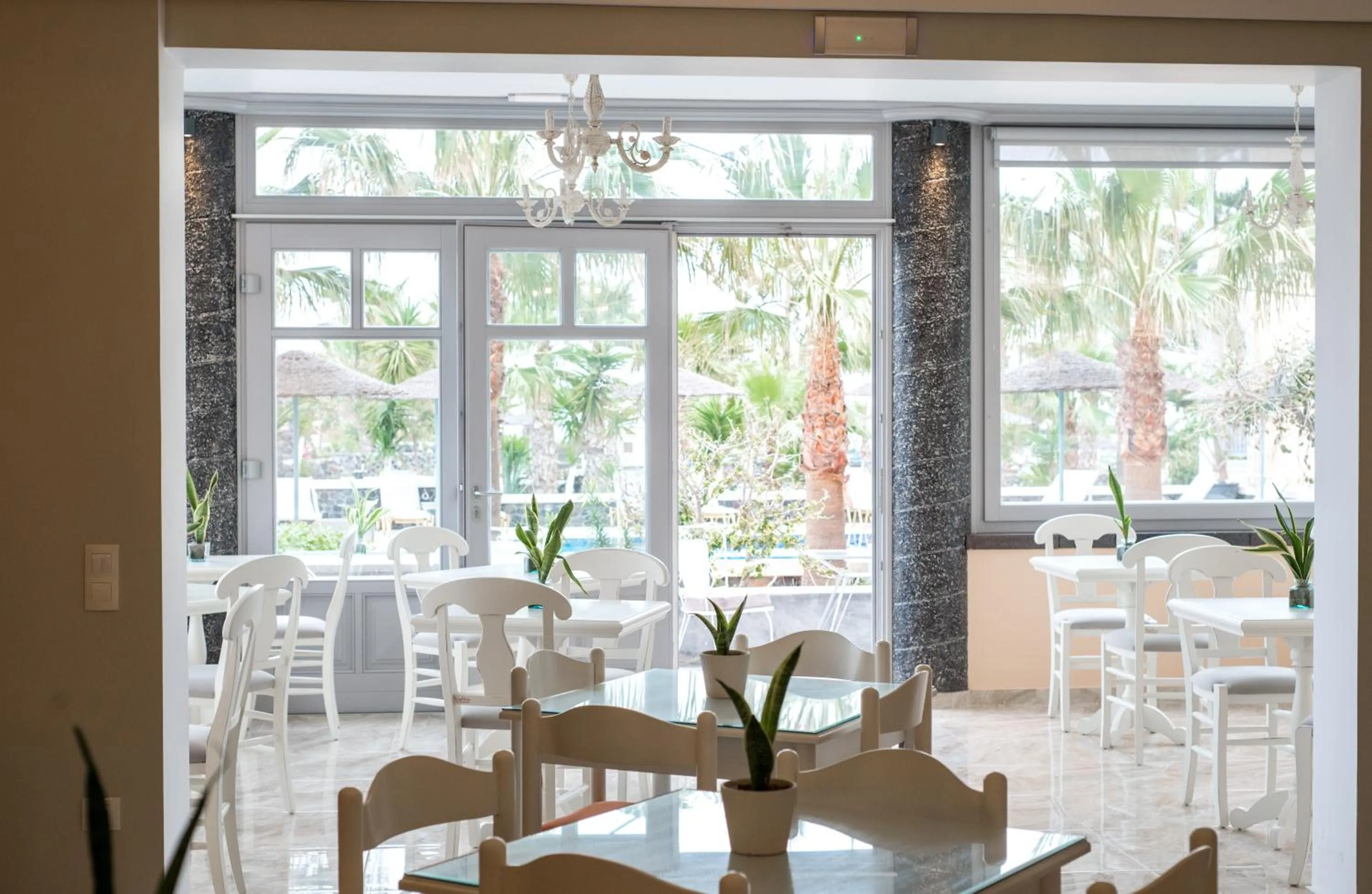 Communal kitchen in Castro Hotel