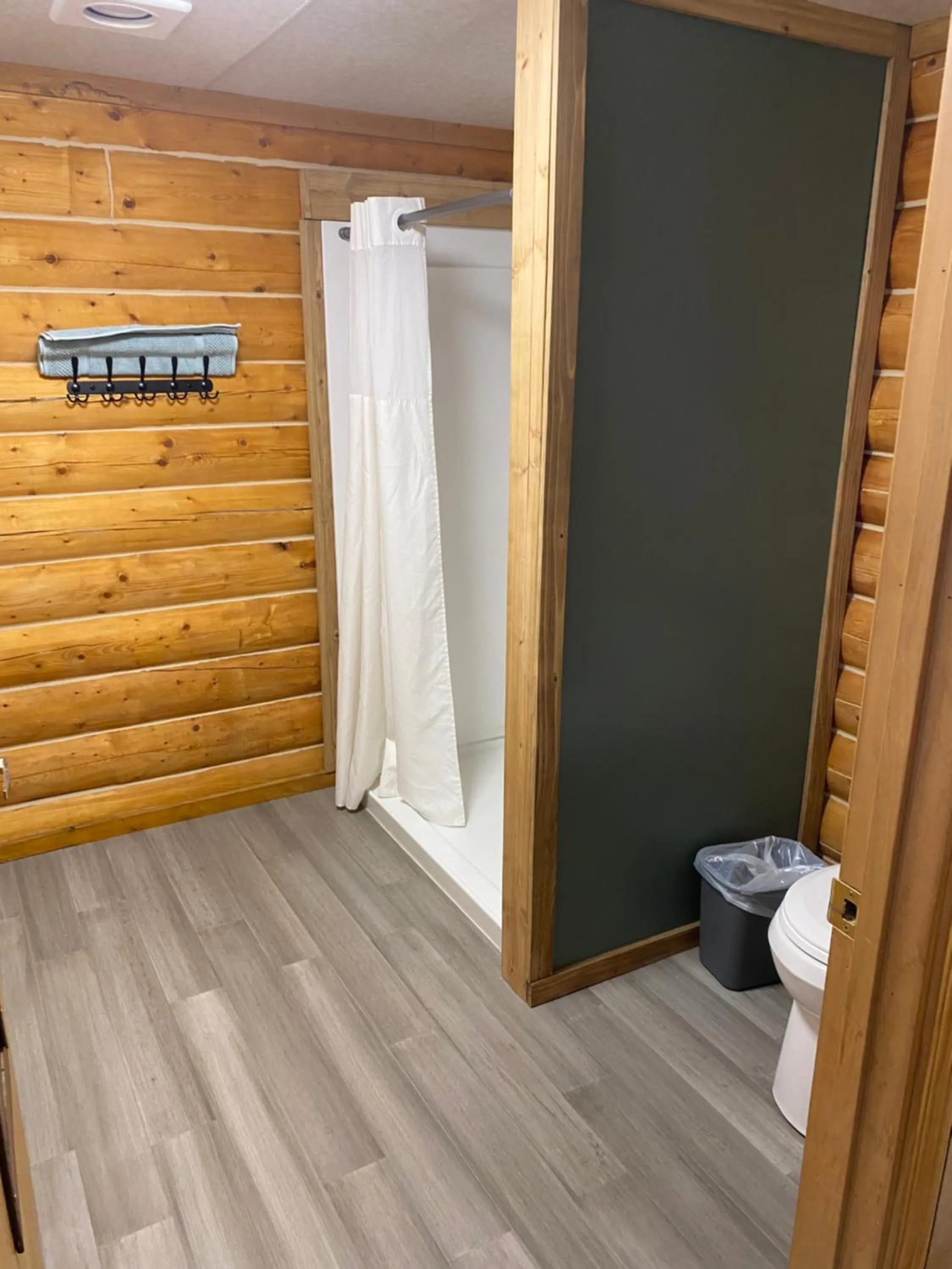 Deluxe King Room in Burnt Paw