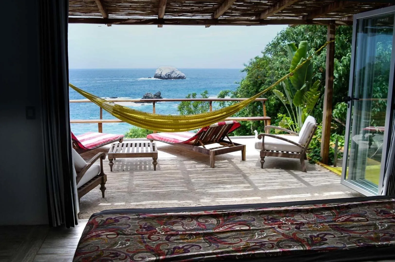 Day in Villa Aikia (Adults Suites A/C)