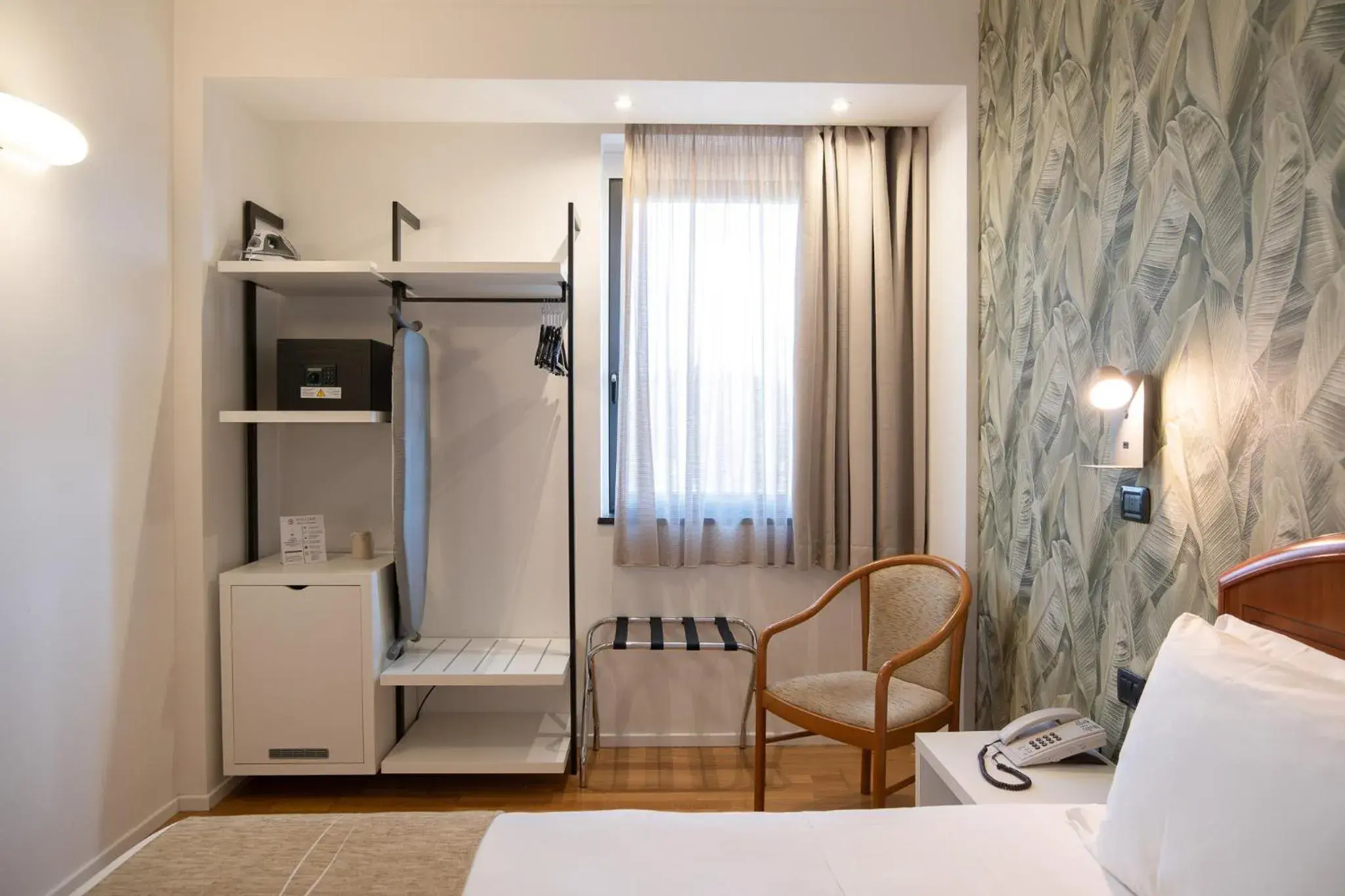 Bedroom, Bed in Hotel Dei Congressi Bedroom, Bed in Hotel Dei Congressi