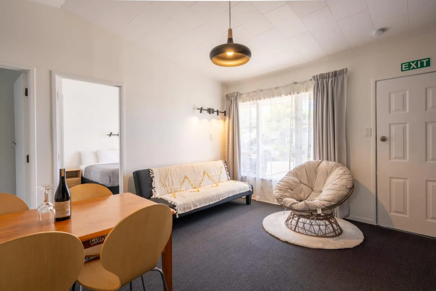 Frimley Lodge Motel - with Airport Shuttle service- Best Location in Town