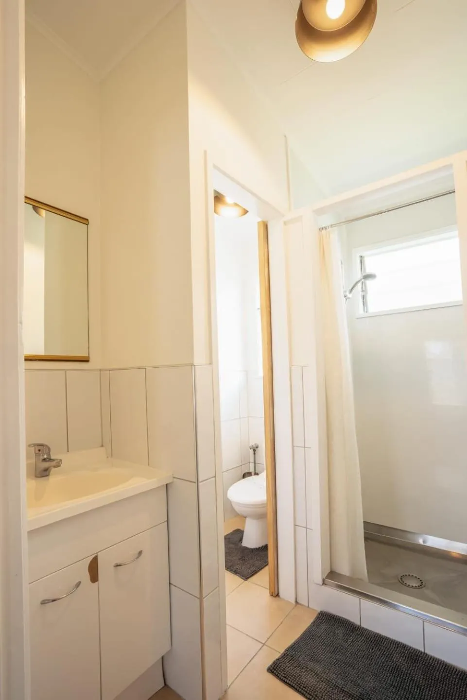 Frimley Lodge Motel - with Airport Shuttle service- Best Location in Town