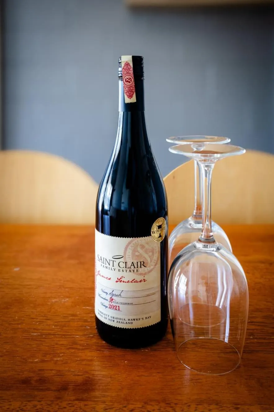 Frimley Lodge Motel - with Airport Shuttle service- Best Location in Town