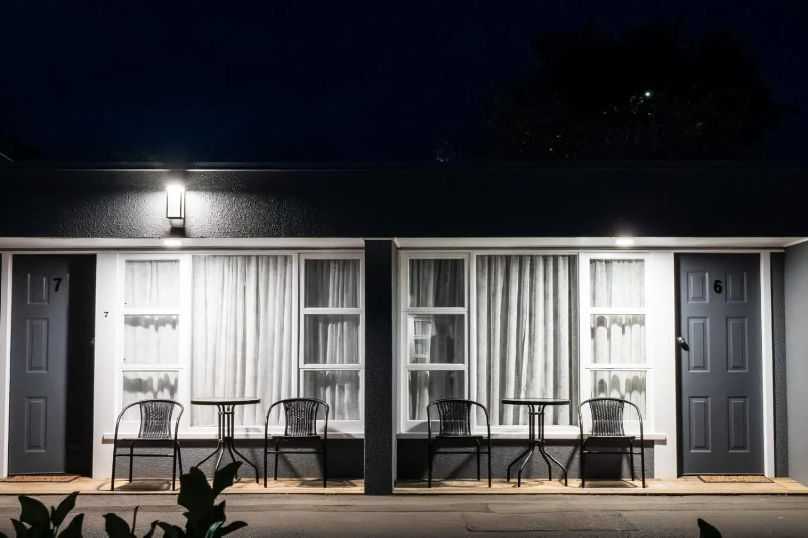 Frimley Lodge Motel - with Airport Shuttle service- Best Location in Town