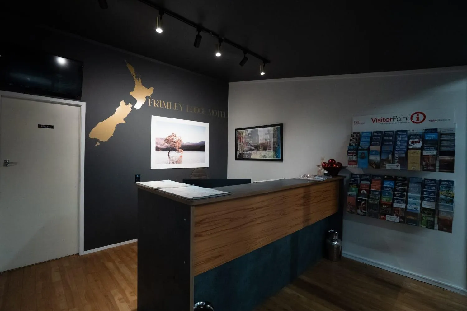 Frimley Lodge Motel - with Airport Shuttle service- Best Location in Town