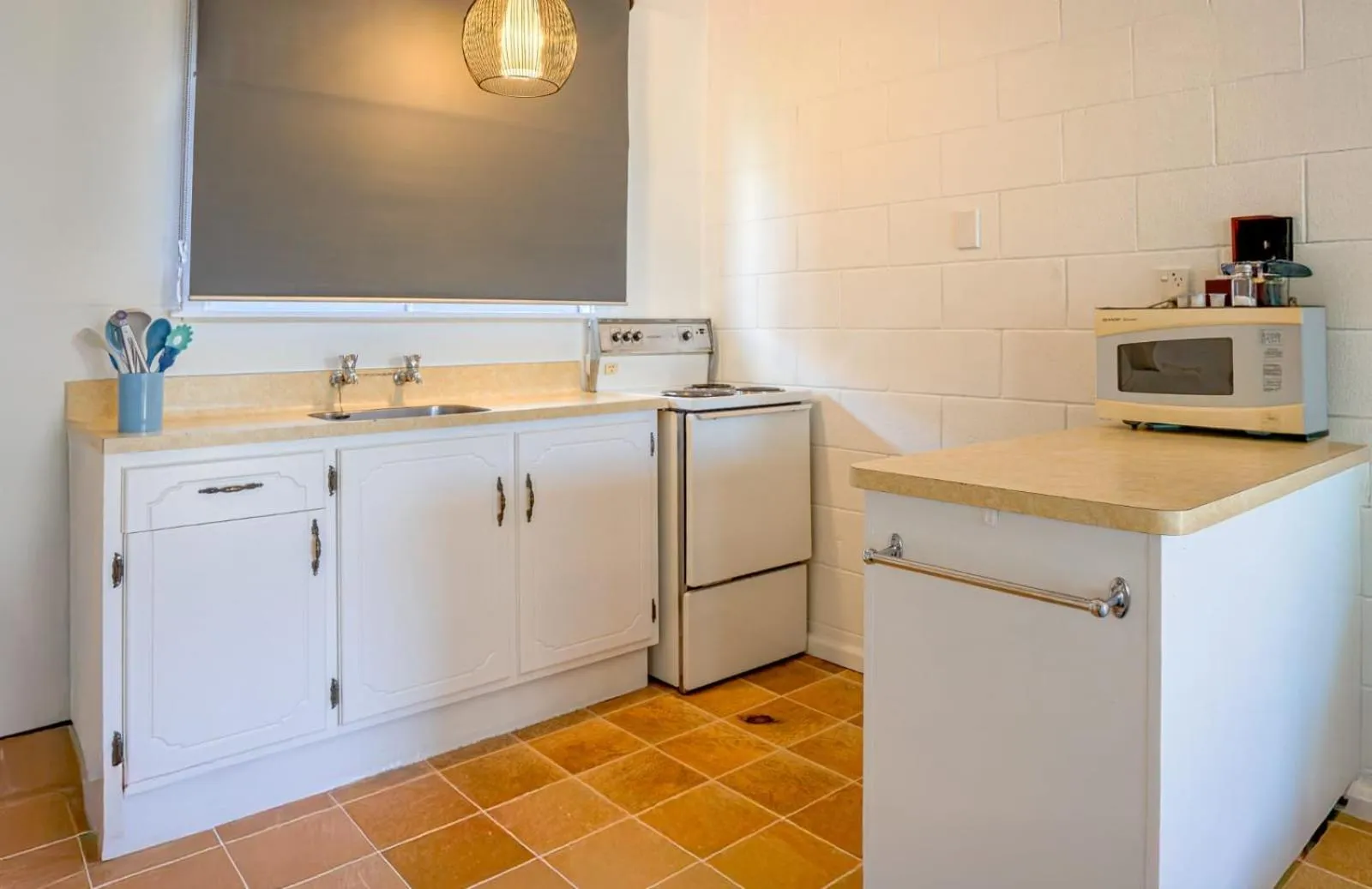 Frimley Lodge Motel - with Airport Shuttle service- Best Location in Town