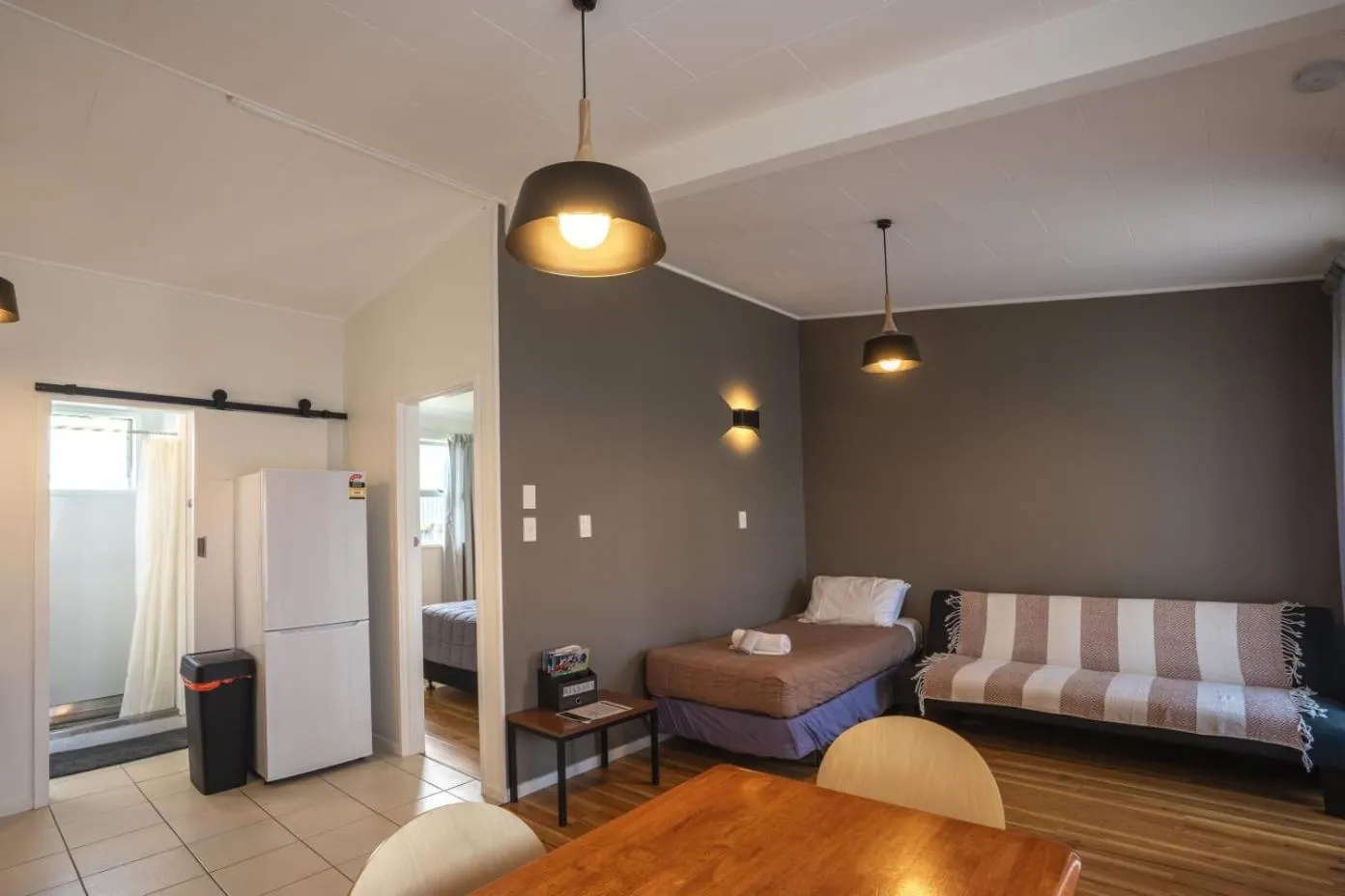 Frimley Lodge Motel - with Airport Shuttle service- Best Location in Town