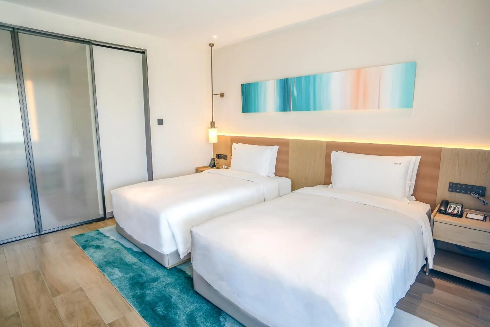 Photo of the whole room, Bed in Holiday Inn Hainan Xiangshui Bay by IHG