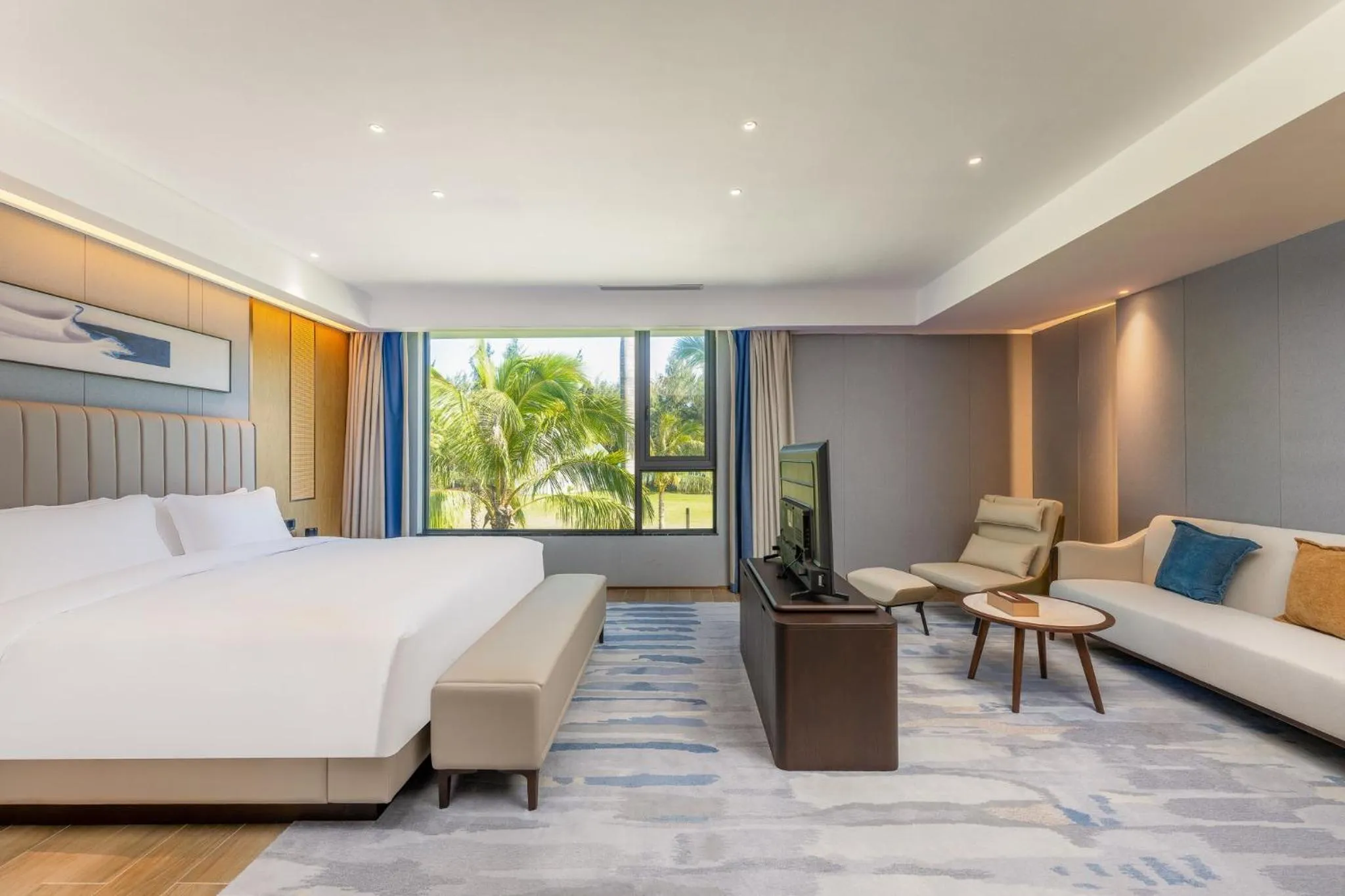 Photo of the whole room, Bed in Holiday Inn Hainan Xiangshui Bay by IHG