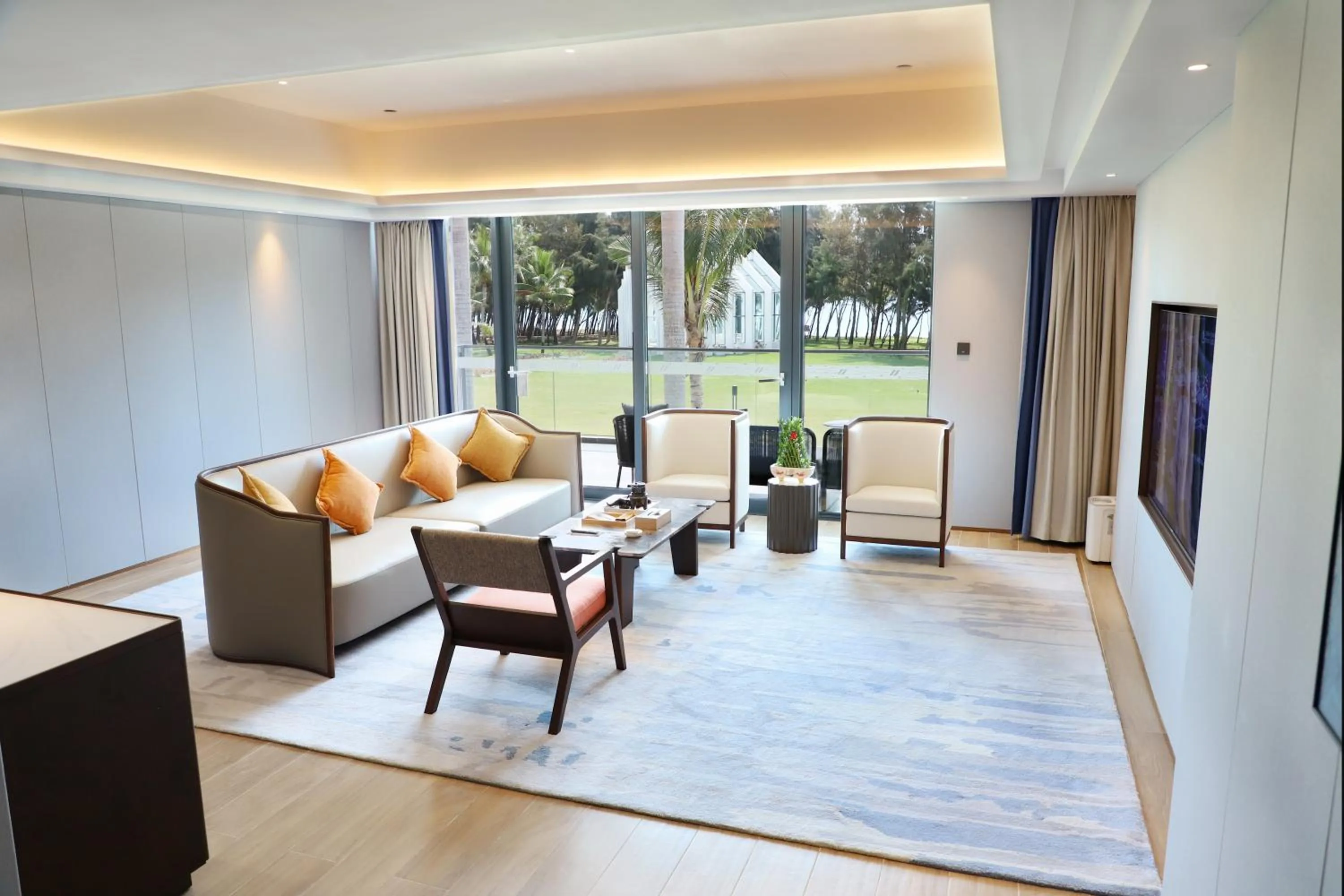Living room in Holiday Inn Hainan Xiangshui Bay by IHG