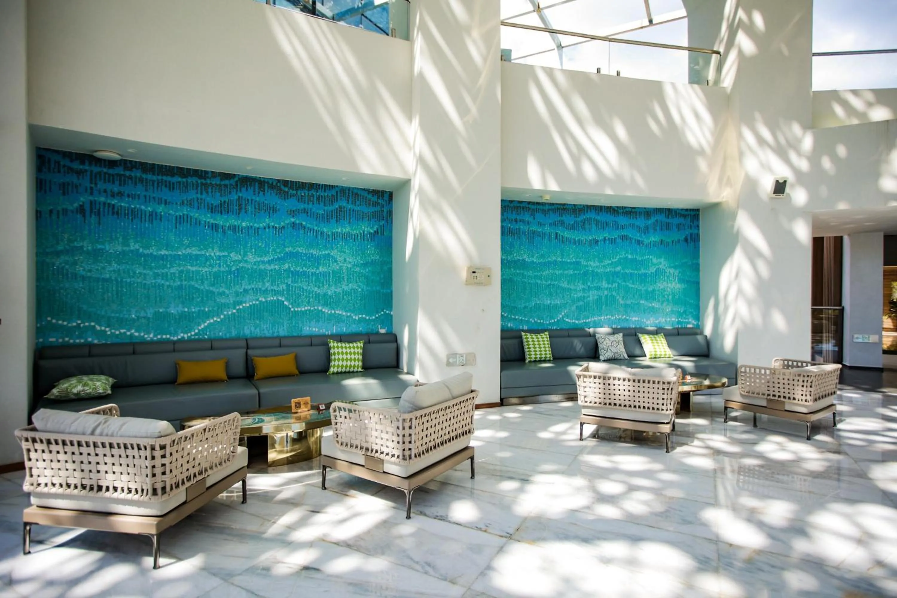 Lounge or bar in Holiday Inn Hainan Xiangshui Bay by IHG