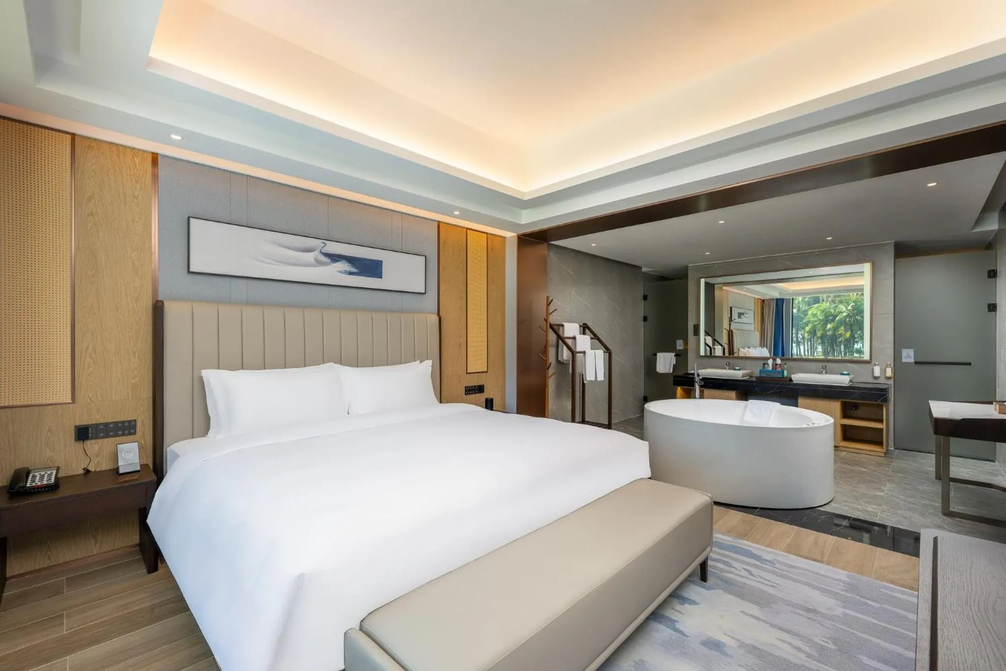 Photo of the whole room, Bed in Holiday Inn Hainan Xiangshui Bay by IHG
