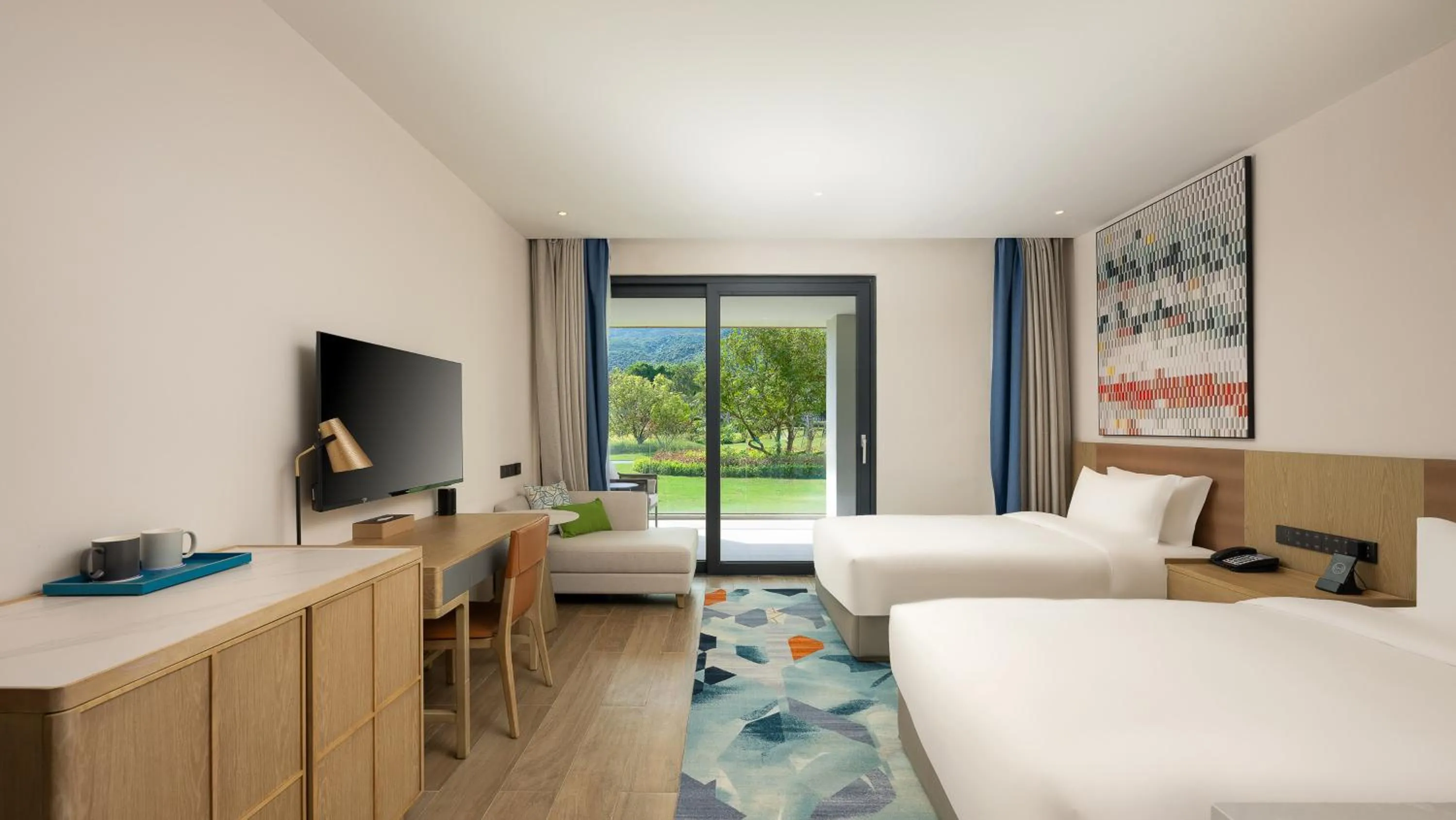 Photo of the whole room, Bed in Holiday Inn Hainan Xiangshui Bay by IHG