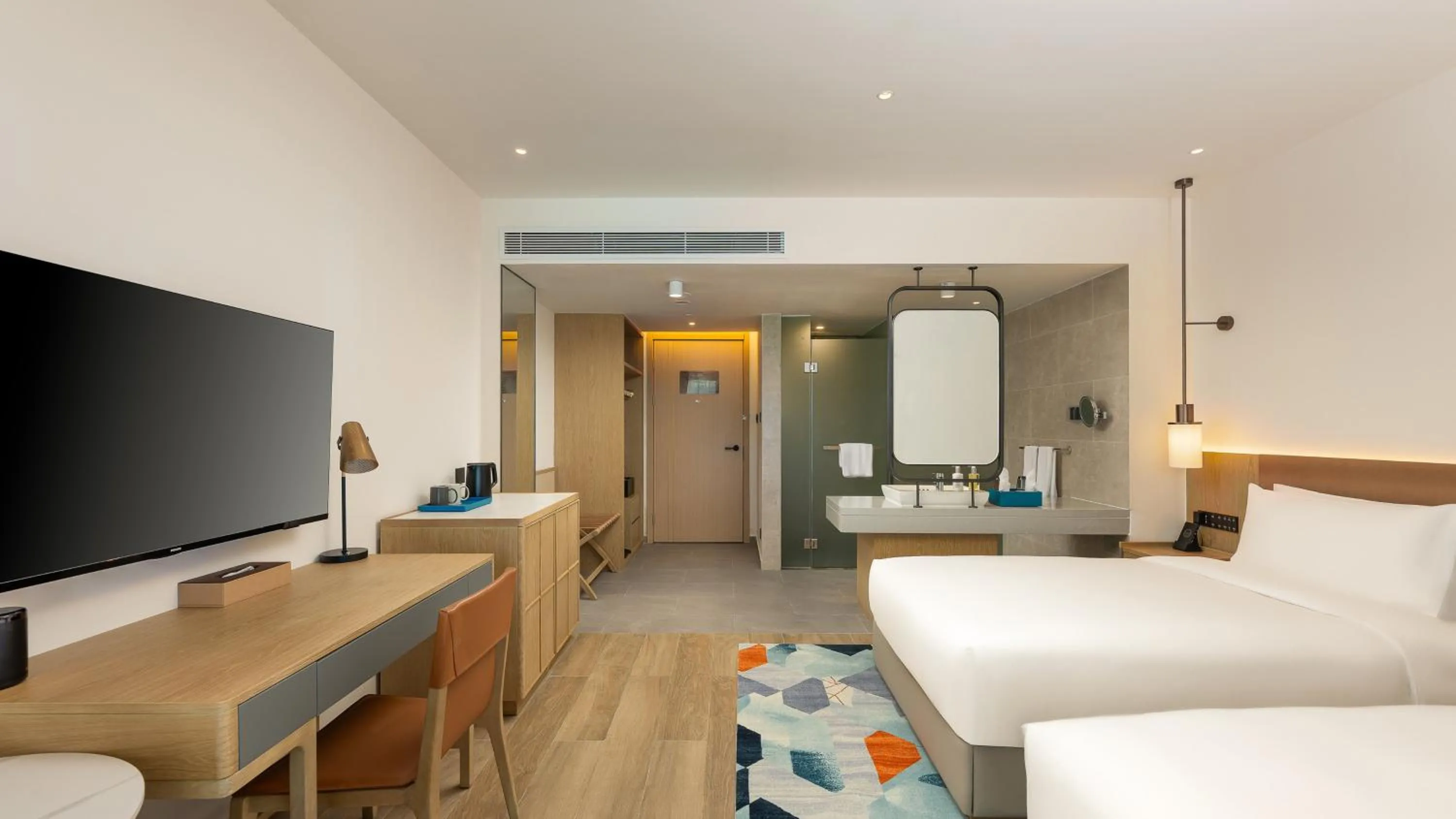 Photo of the whole room, Bed in Holiday Inn Hainan Xiangshui Bay by IHG