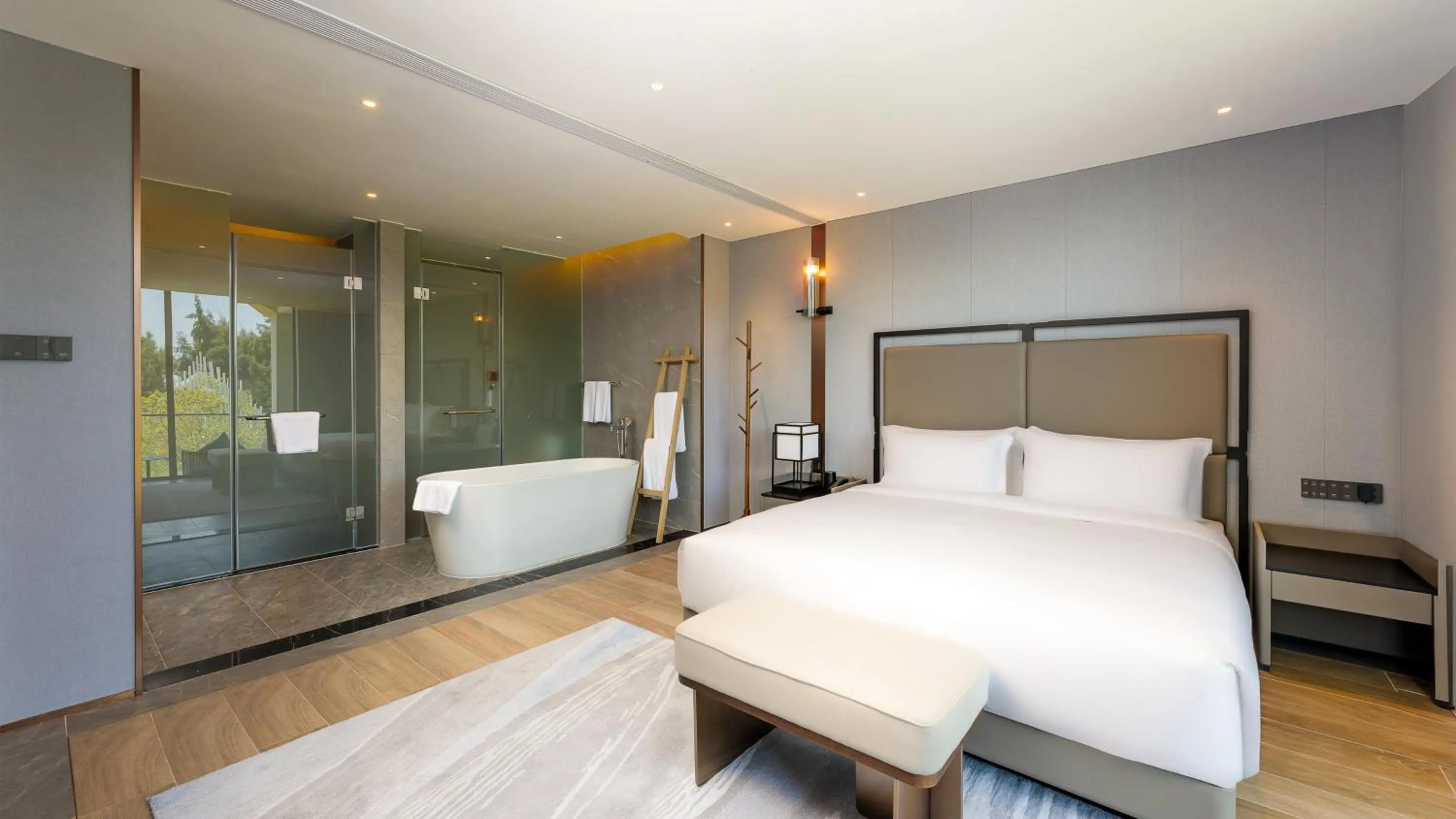 Photo of the whole room, Bed in Holiday Inn Hainan Xiangshui Bay by IHG