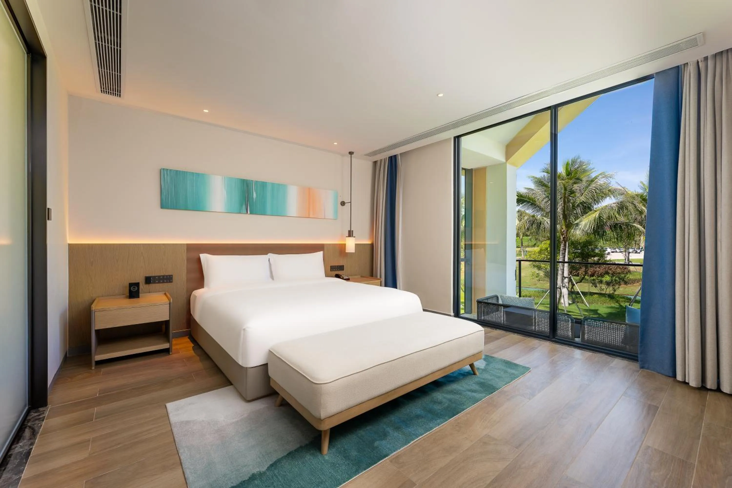 Bed in Holiday Inn Hainan Xiangshui Bay by IHG