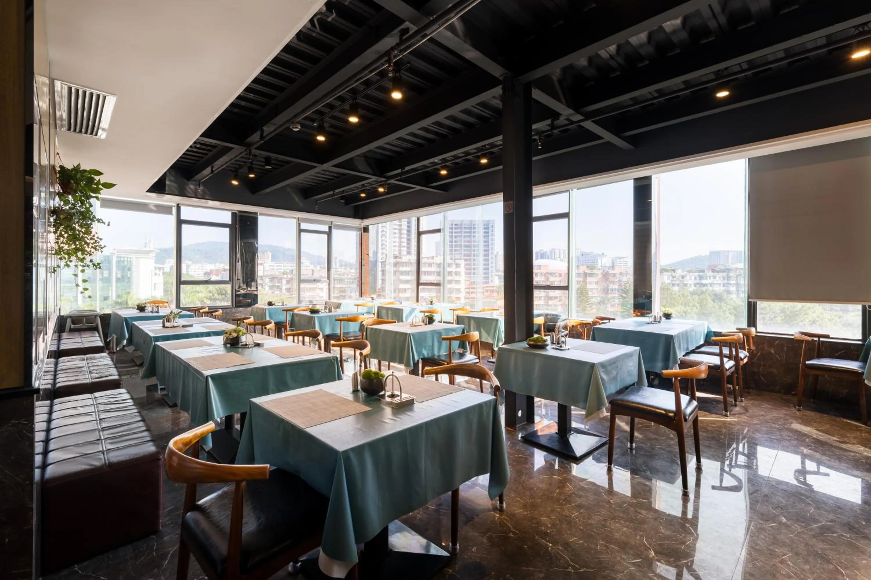 Restaurant/places to eat in Paco Hotel Shuiyin Road Guangzhou