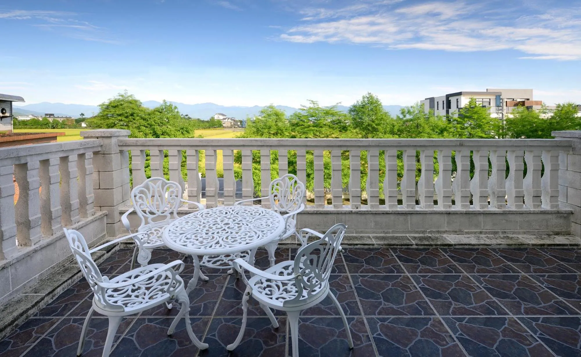 Balcony/Terrace in Dancing Butterfly Inn Family sliding BnB