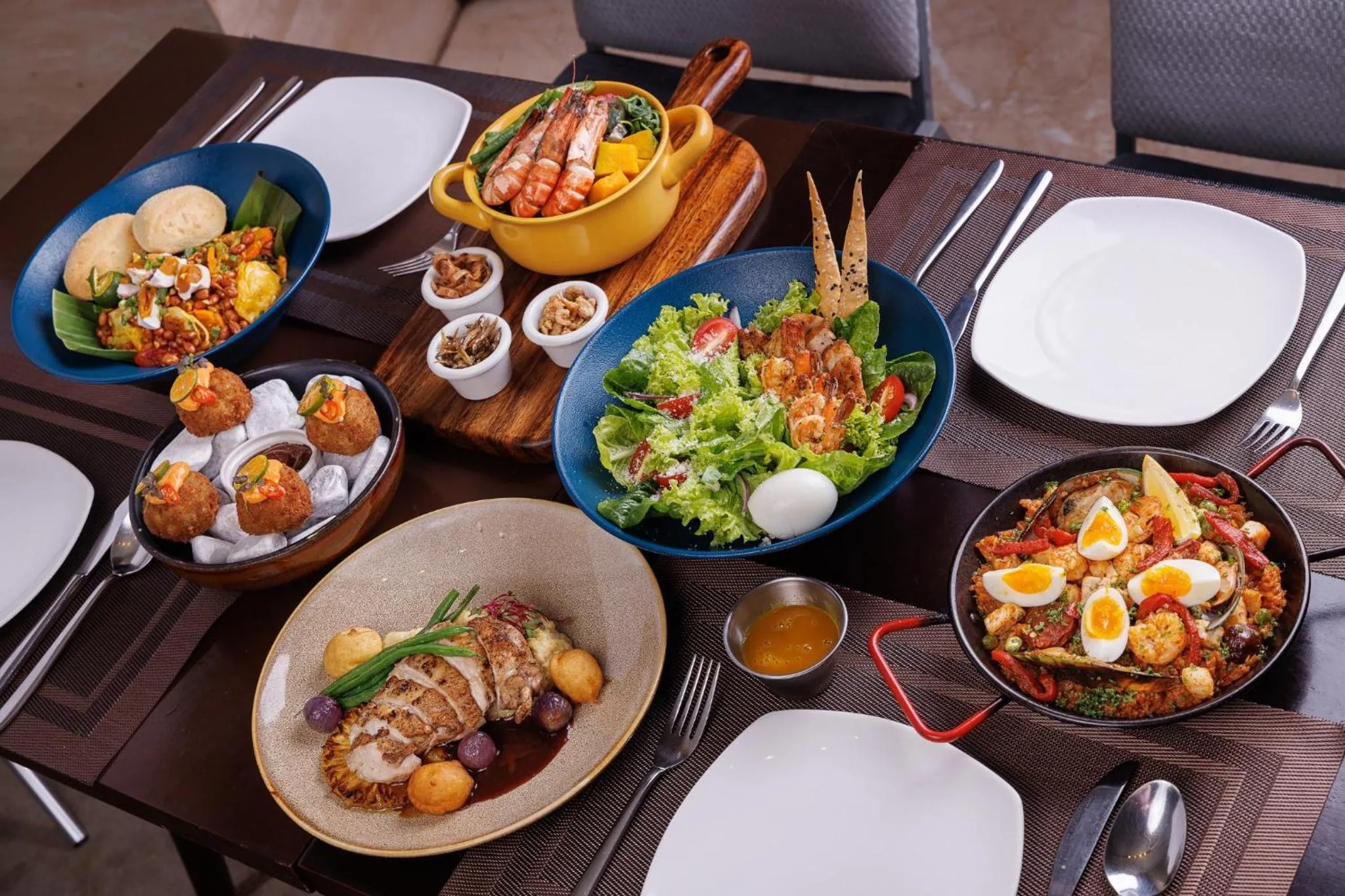 Restaurant/places to eat in Richmonde Hotel Iloilo