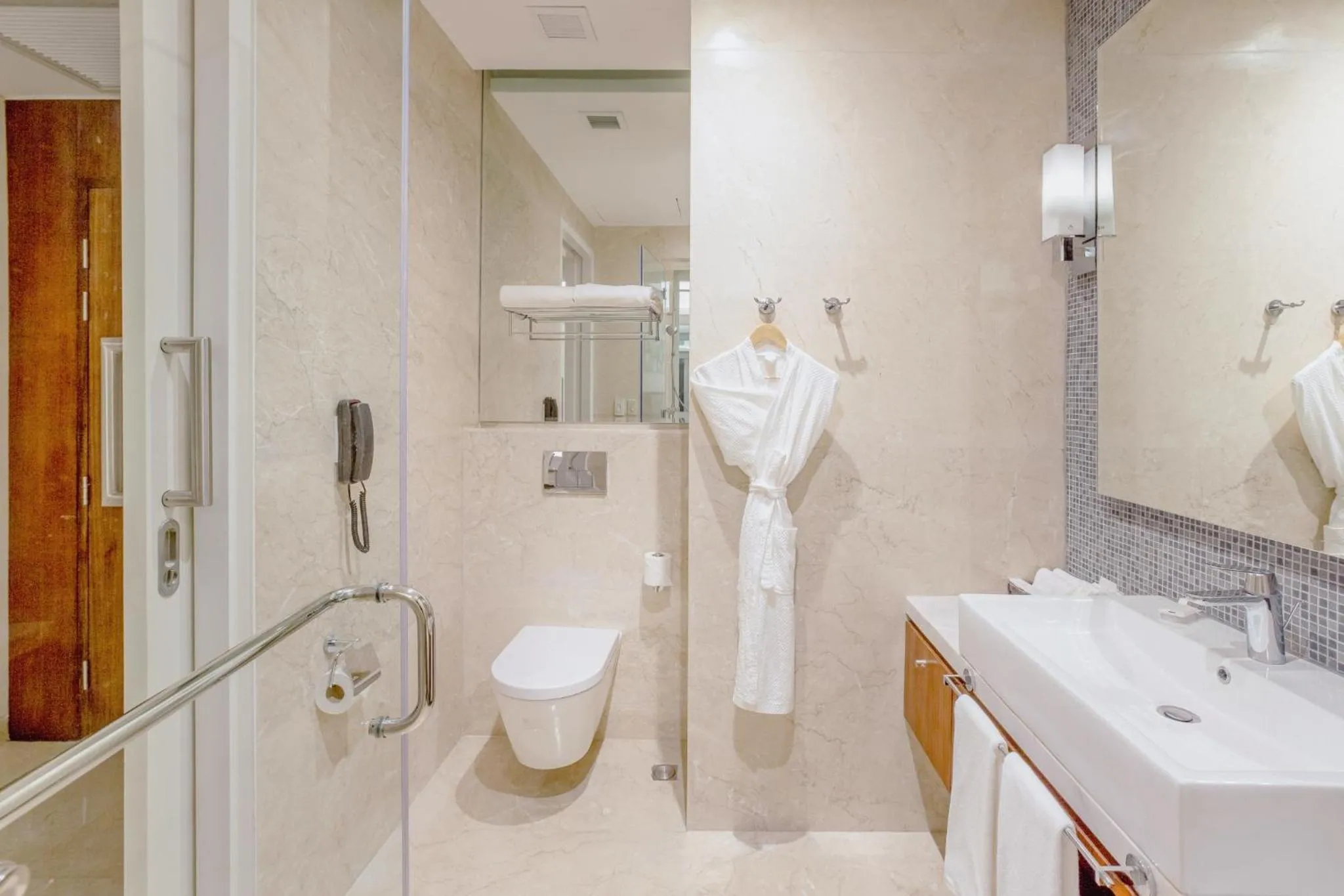 Shower in Richmonde Hotel Iloilo