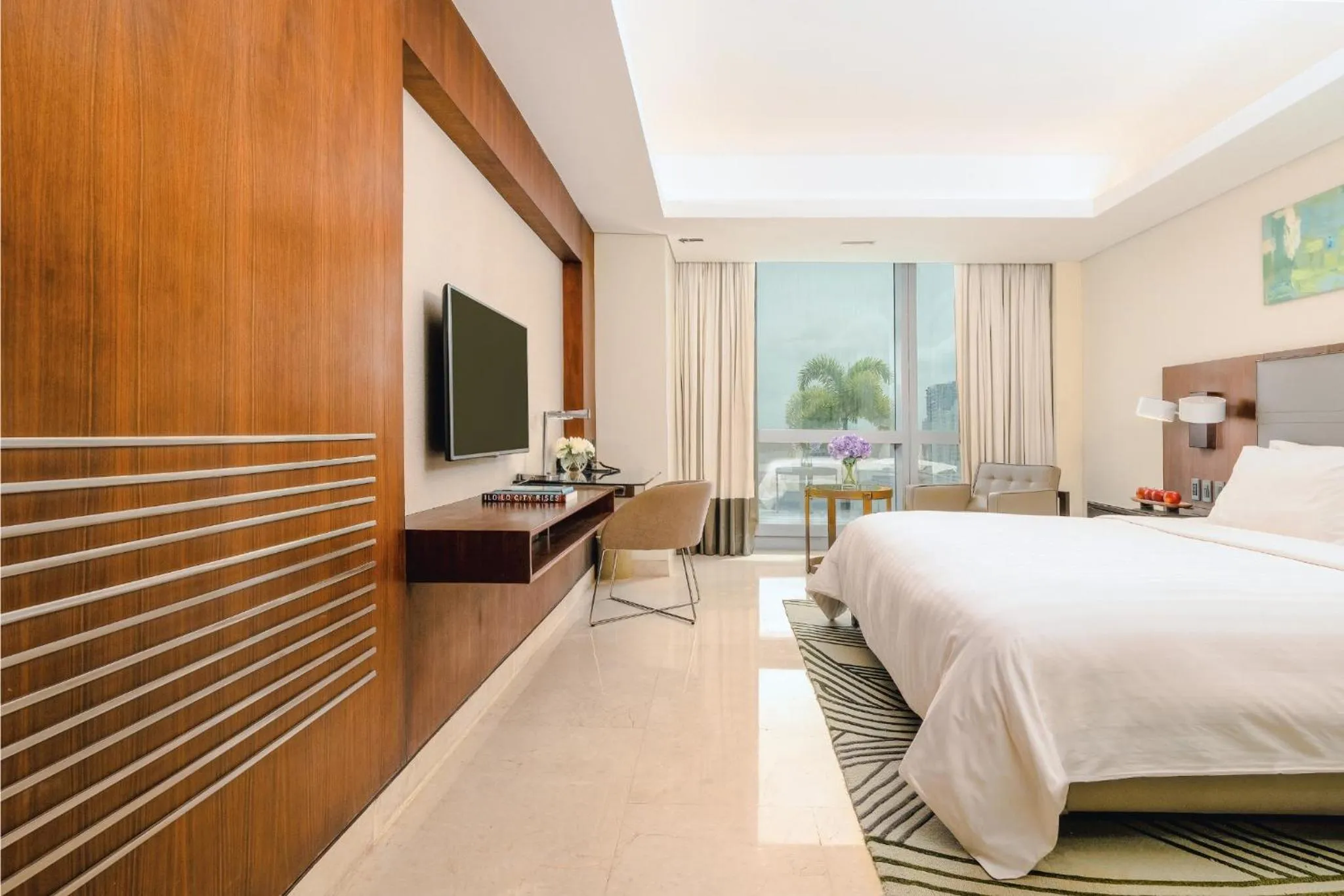 Bed in Richmonde Hotel Iloilo