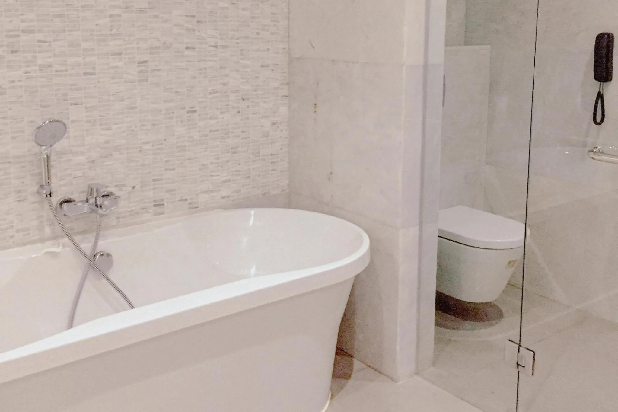 Shower in Richmonde Hotel Iloilo