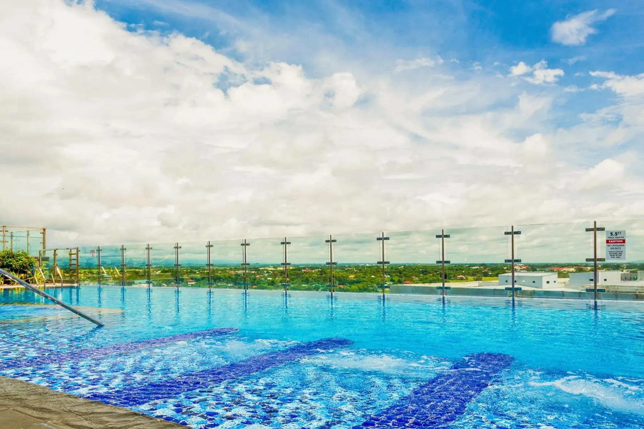 Swimming pool in Richmonde Hotel Iloilo Swimming pool in Richmonde Hotel Iloilo