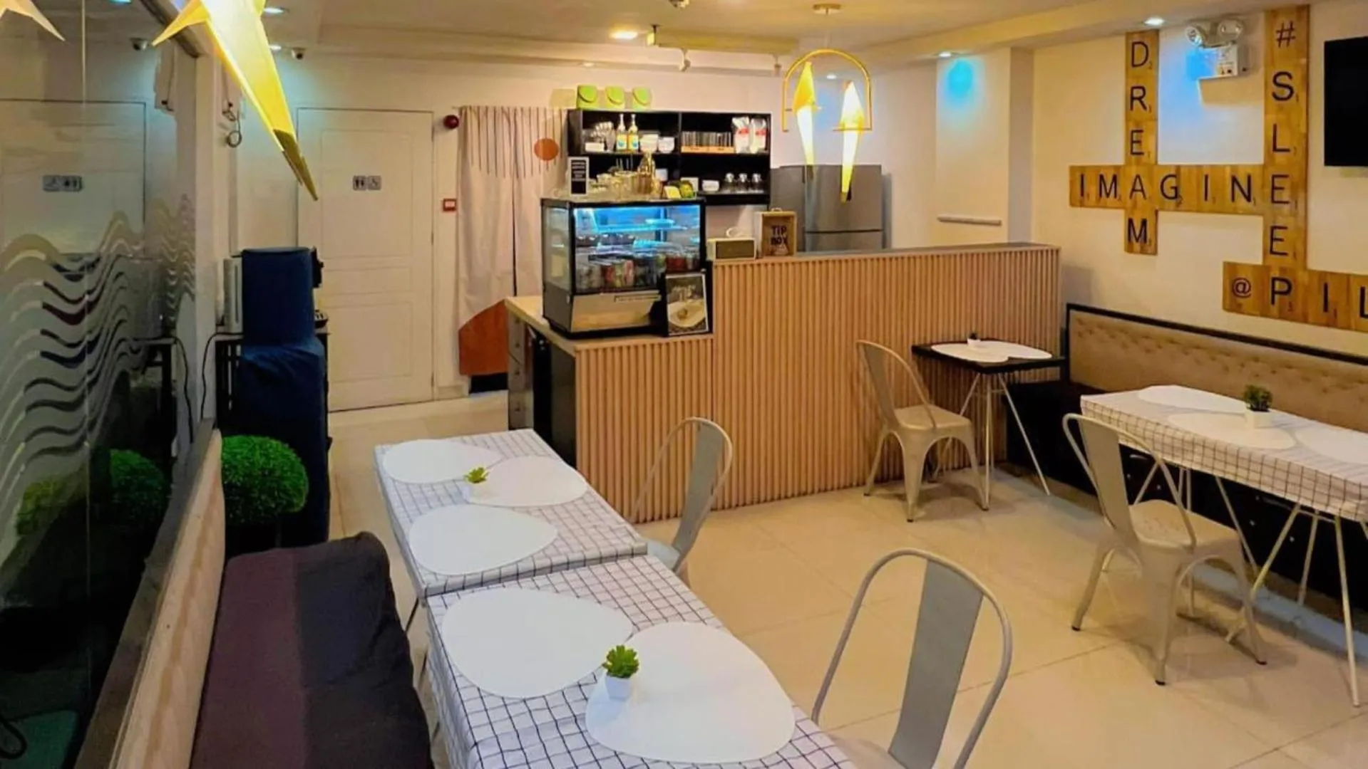 Restaurant/places to eat in Pillows Hotel Cebu