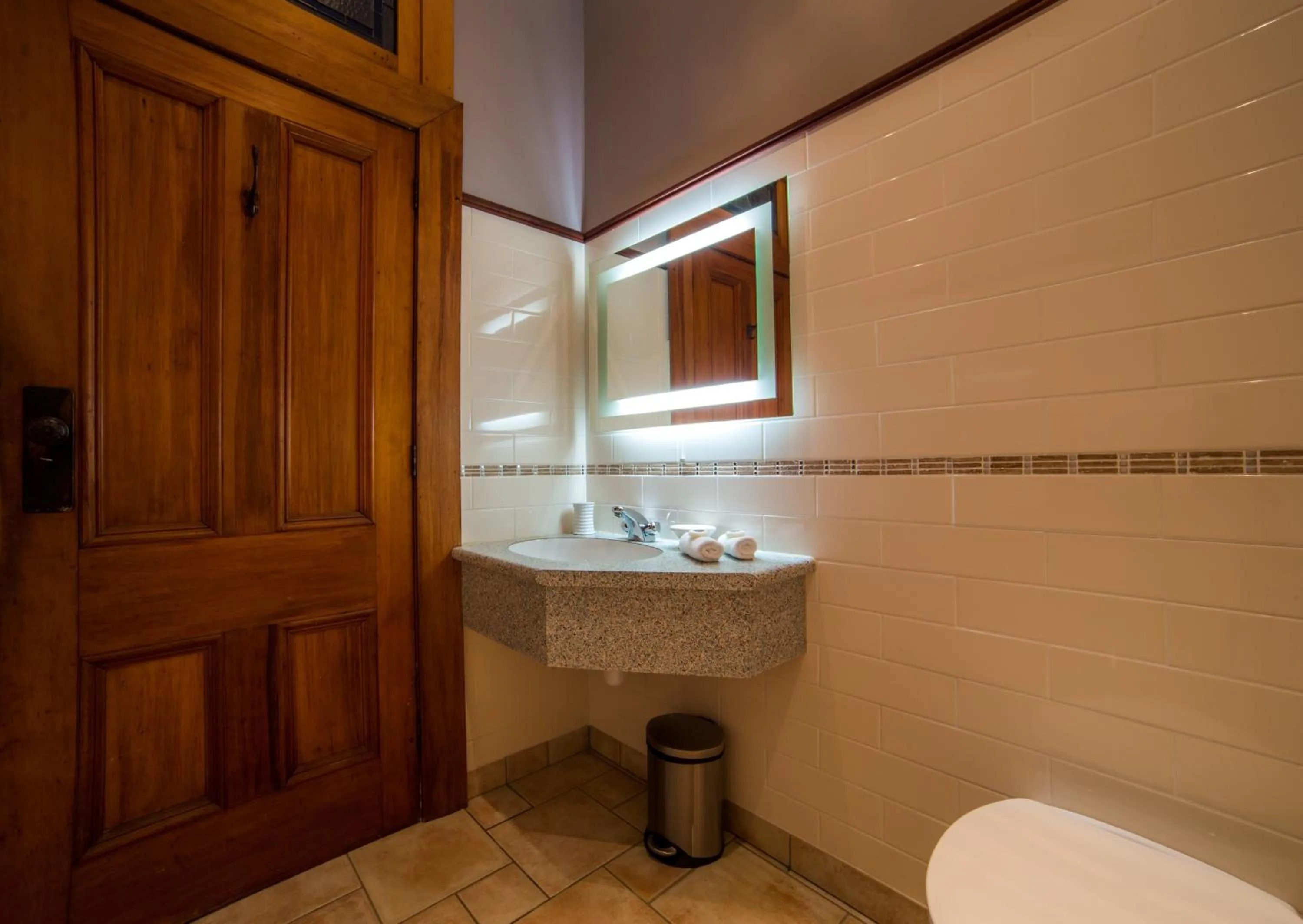 Bathroom in Shady Rest Bed & Breakfast