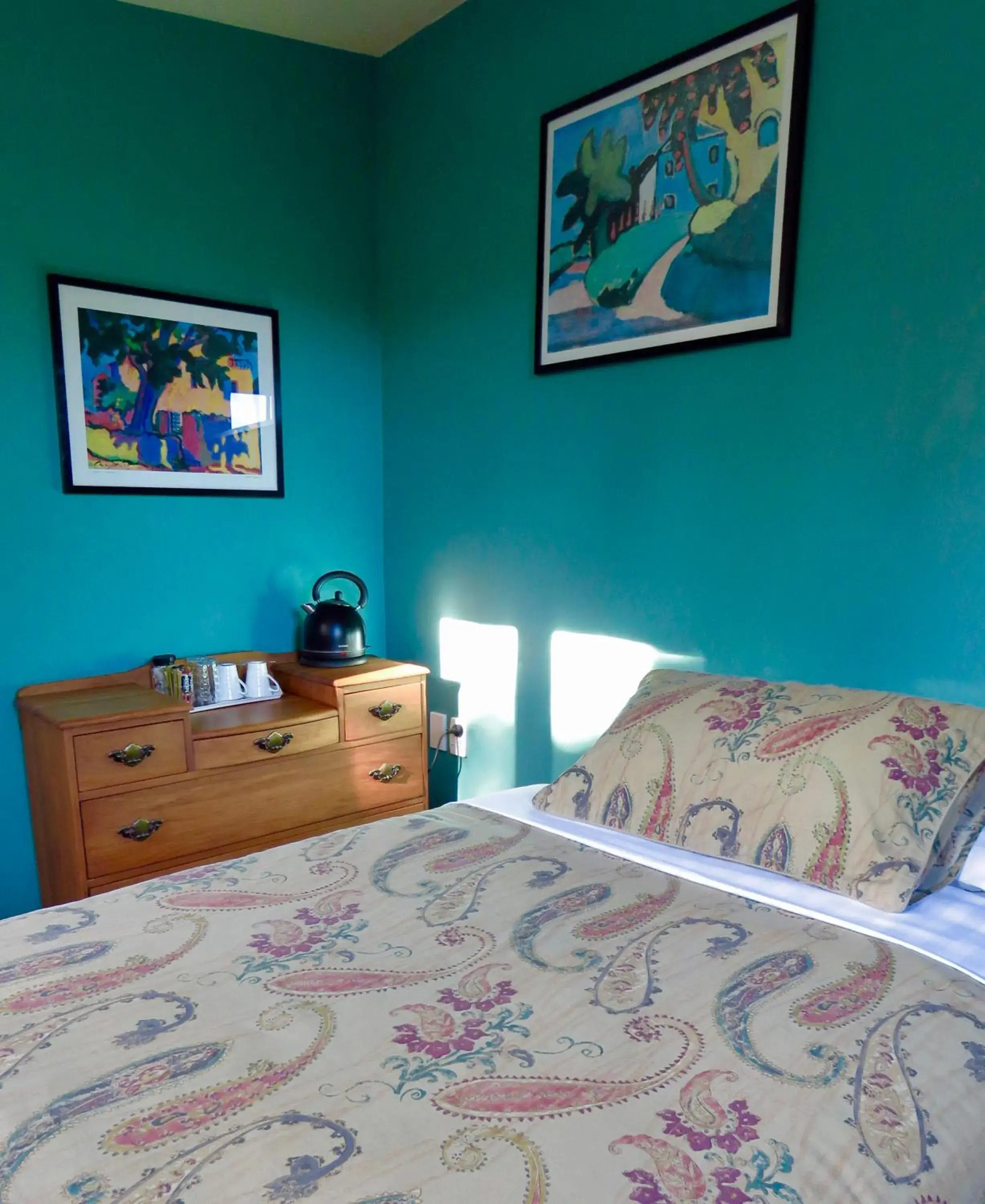 Single Room with Private External Bathroom in Shady Rest Bed & Breakfast Single Room with Private External Bathroom in Shady Rest Bed & Breakfast