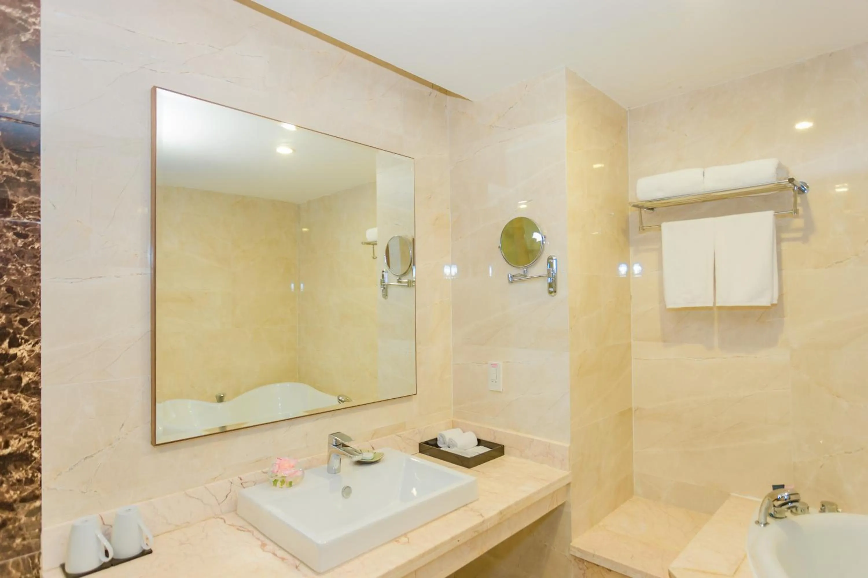 Toilet in Muong Thanh Grand Quang Nam