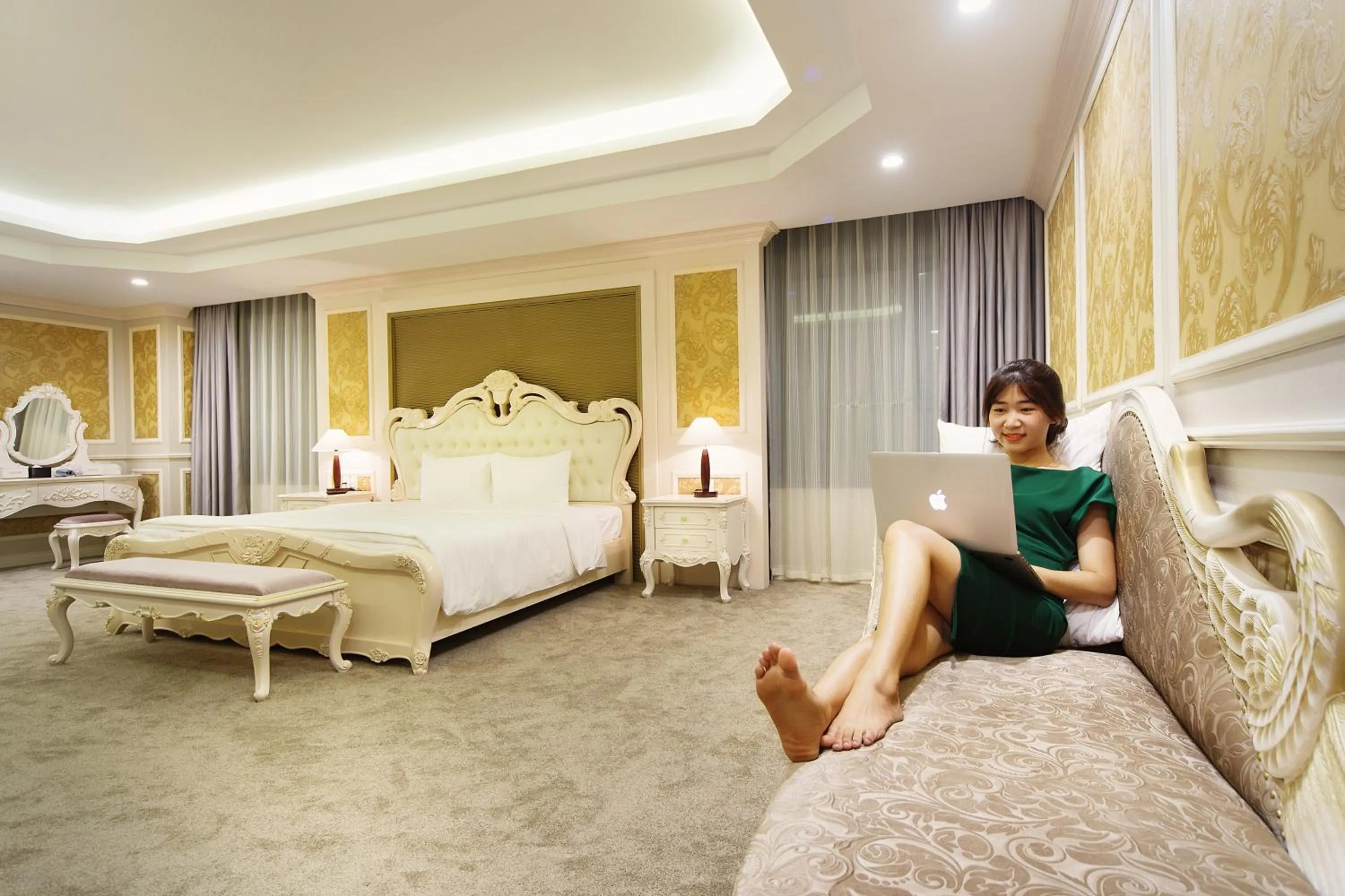 group of guests, Bed in Muong Thanh Grand Quang Nam