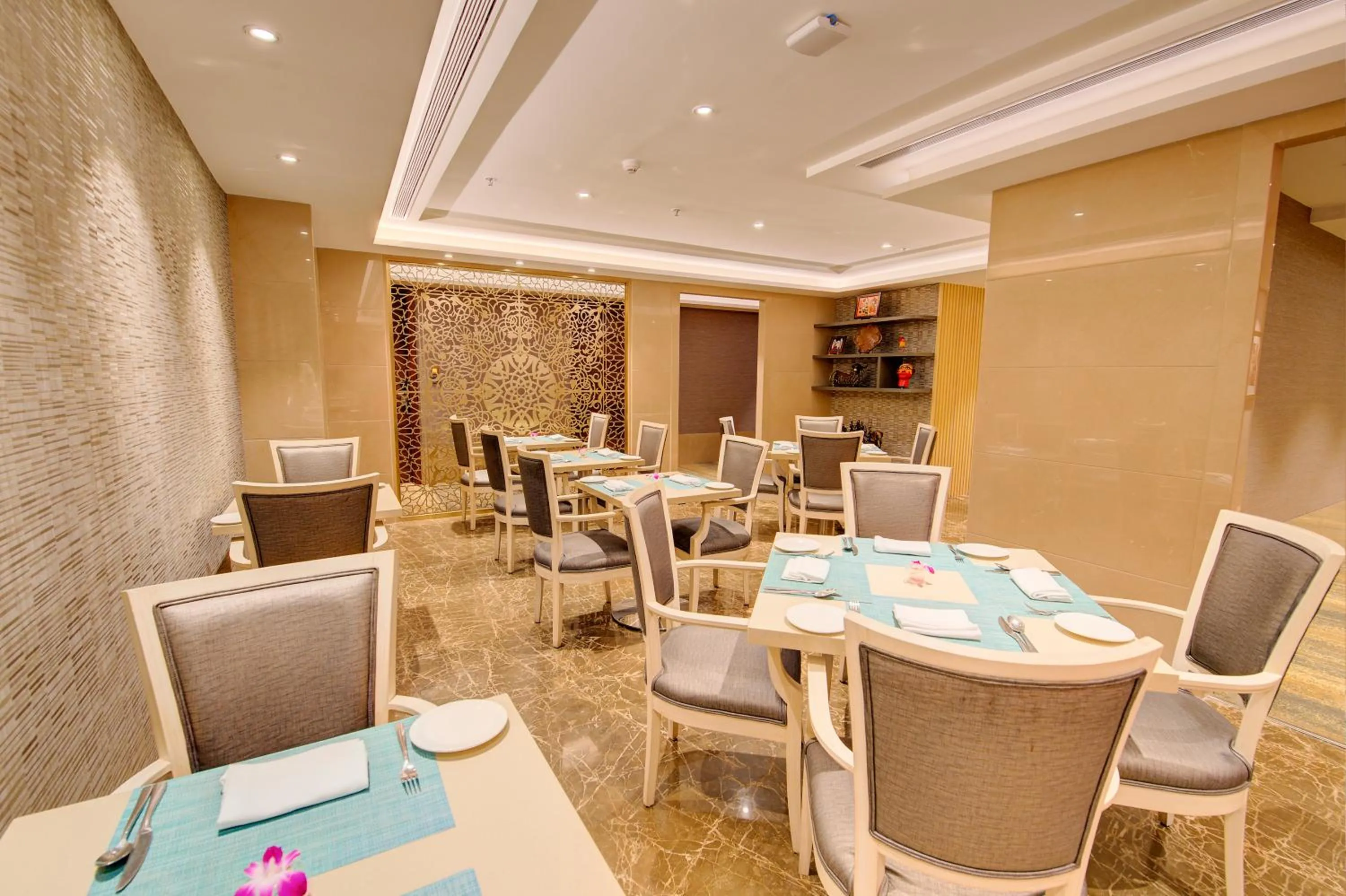 Restaurant/places to eat in Niranta Transit Hotel Terminal 2 Arrivals/Landside