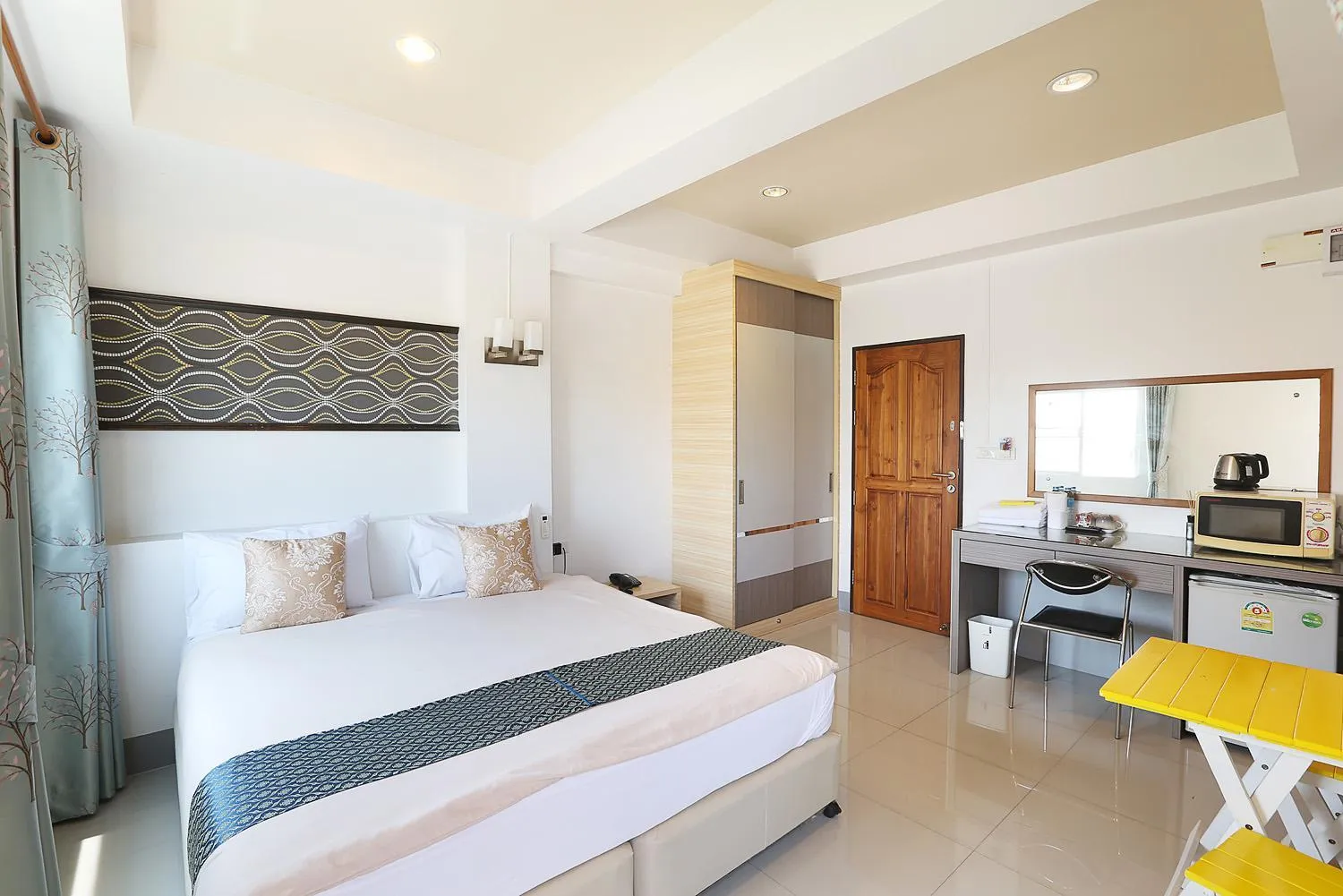 Photo of the whole room, Bed in V Place Residence