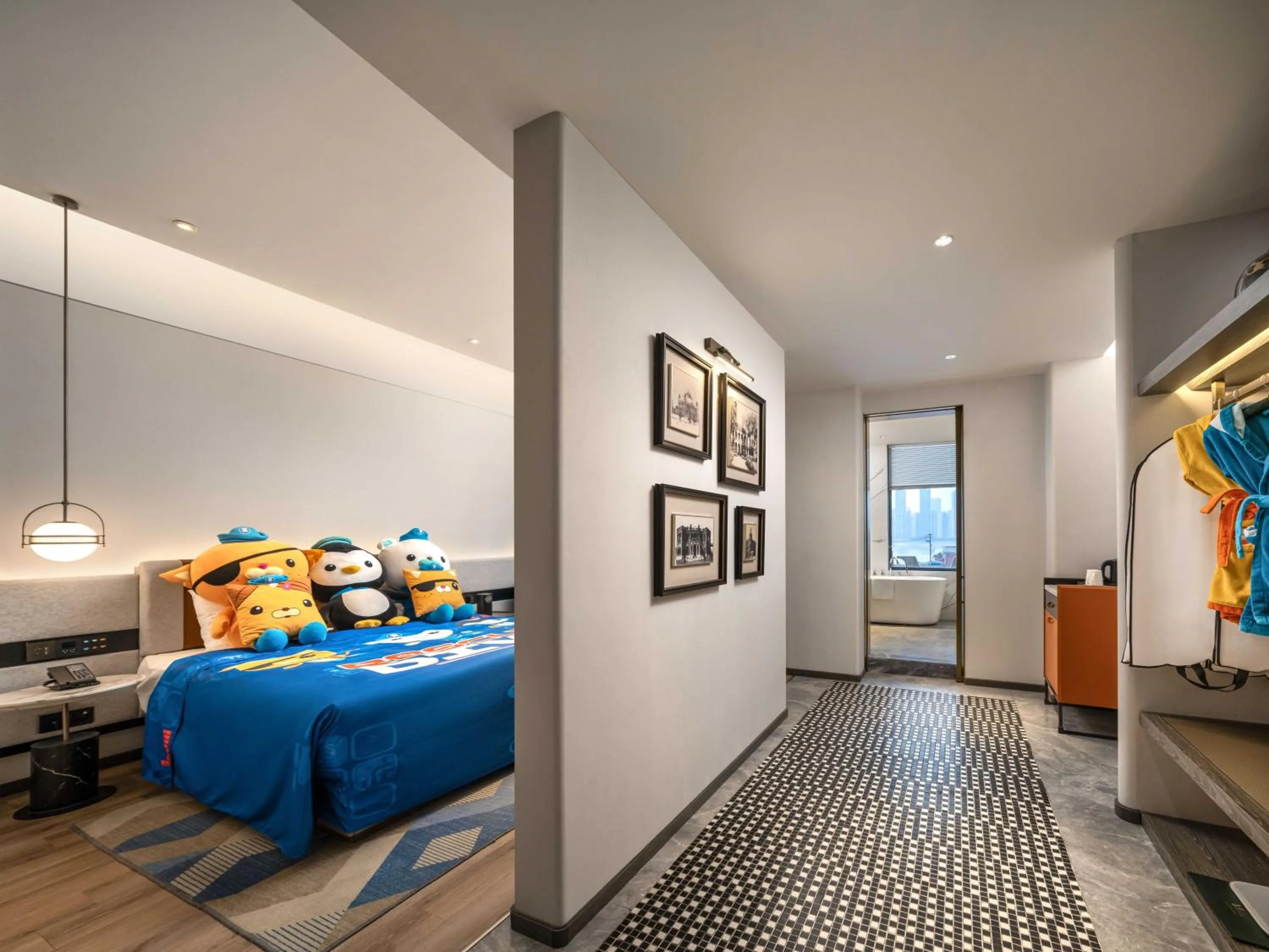 Photo of the whole room, Bed in Grand Madison Wuhan Hankou on the Bund