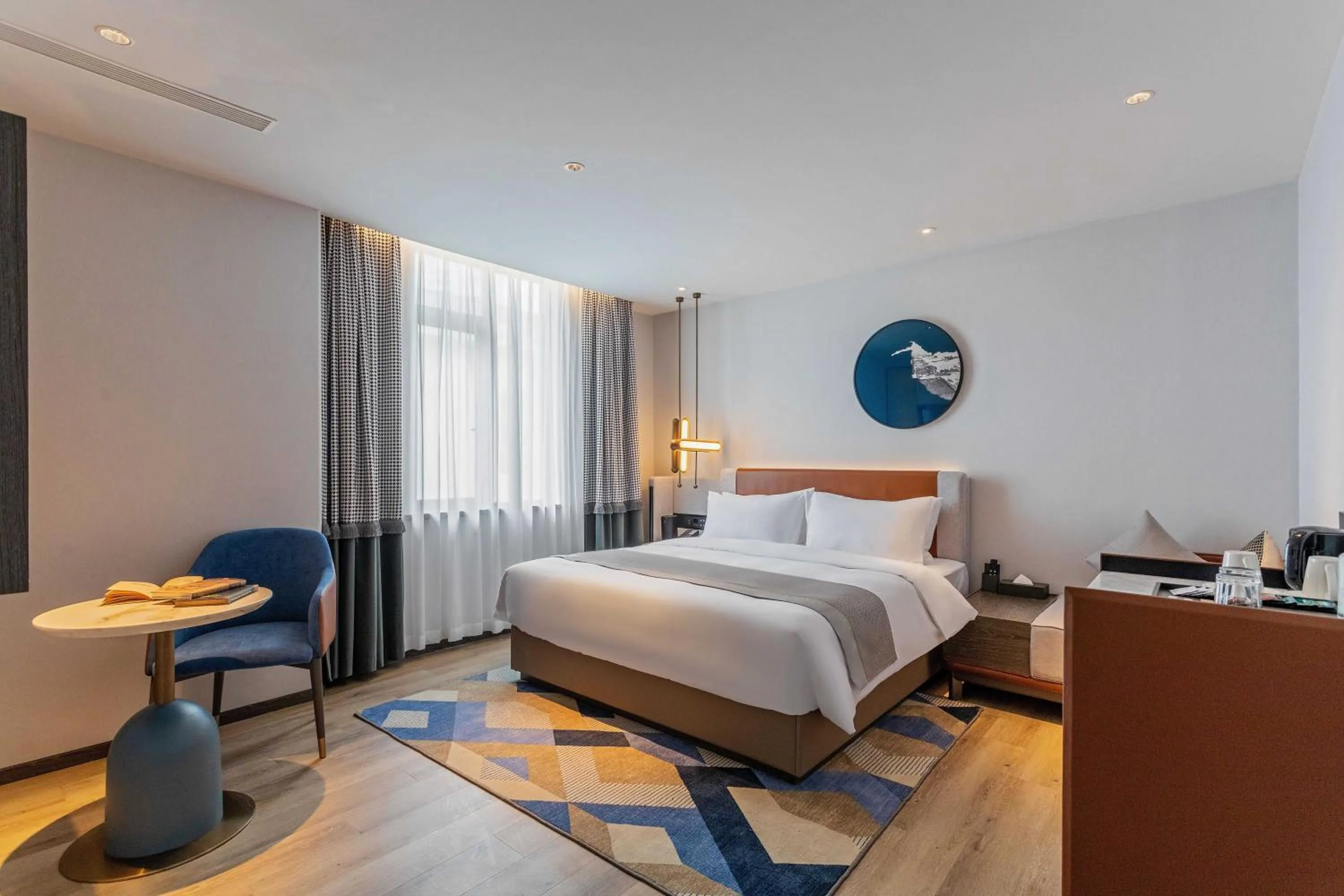 Photo of the whole room, Bed in Grand Madison Wuhan Hankou on the Bund