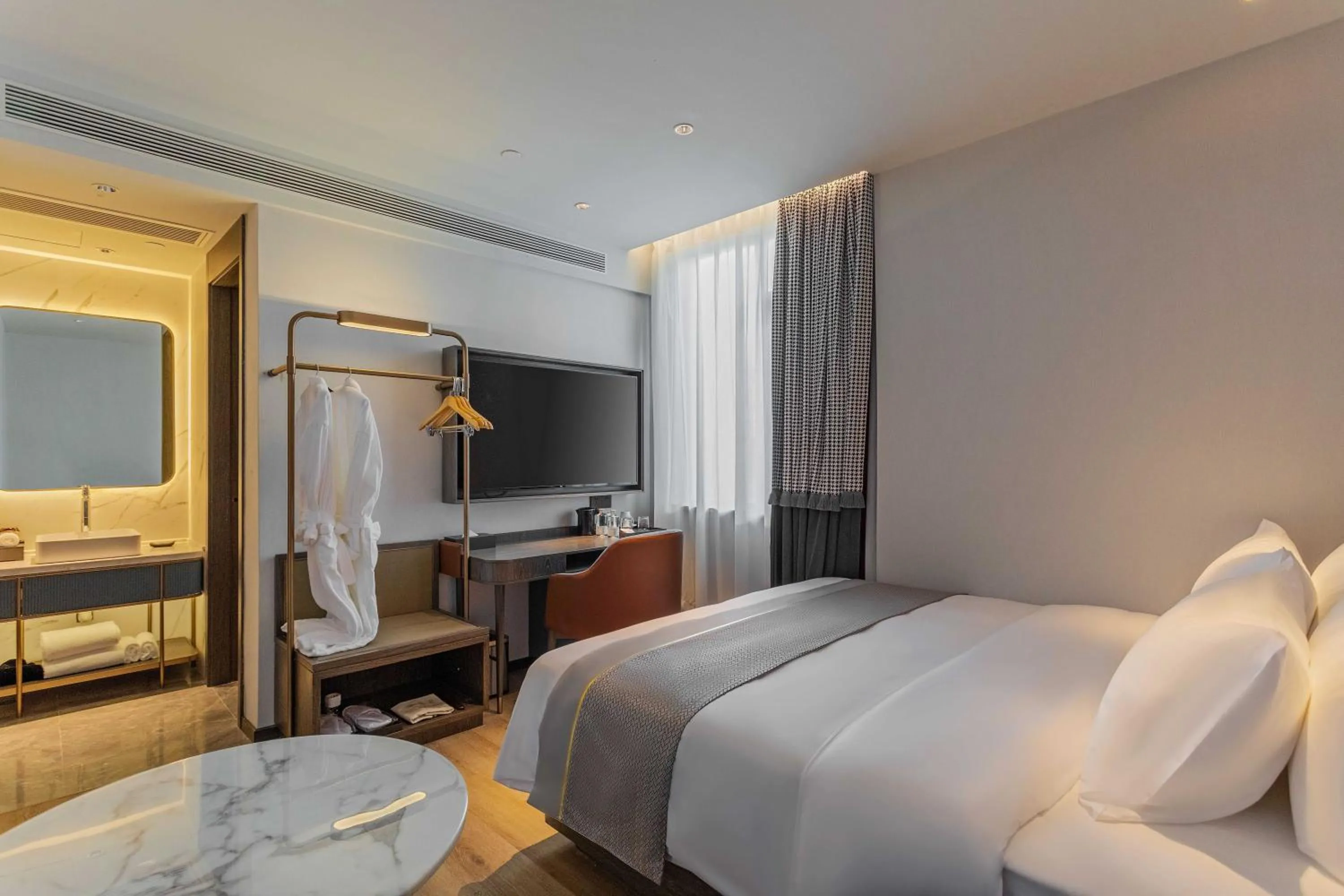 Bed in Grand Madison Wuhan Hankou on the Bund