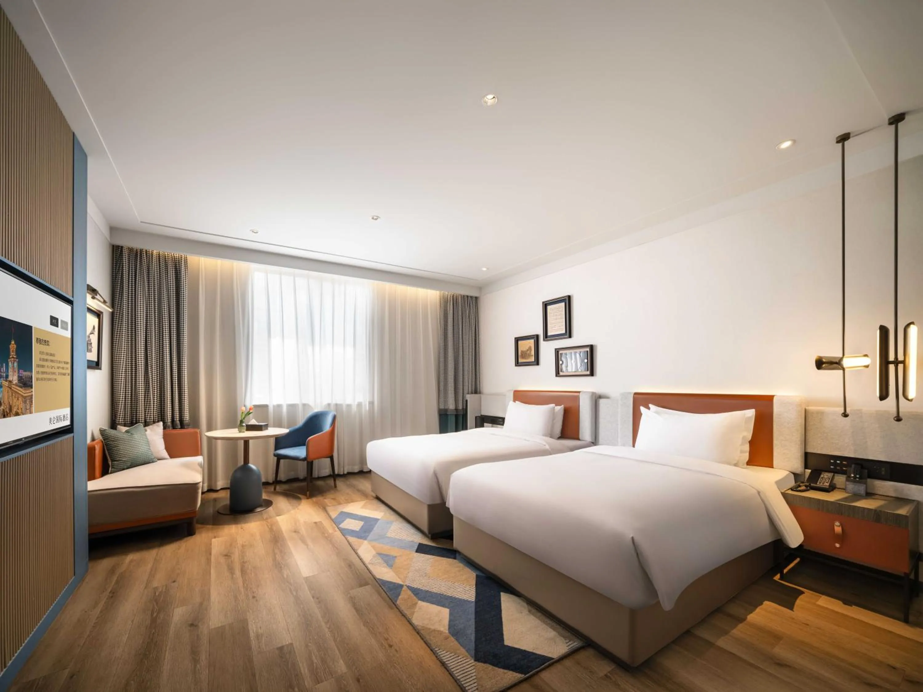 Photo of the whole room, Bed in Grand Madison Wuhan Hankou on the Bund