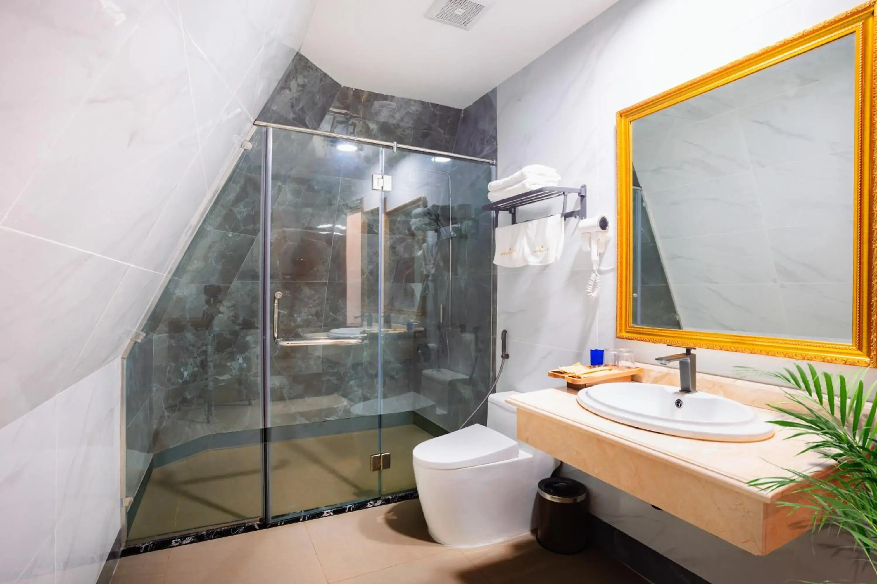 Two-Bedroom Suite in Skyview Hotel Halong Two-Bedroom Suite in Skyview Hotel Halong