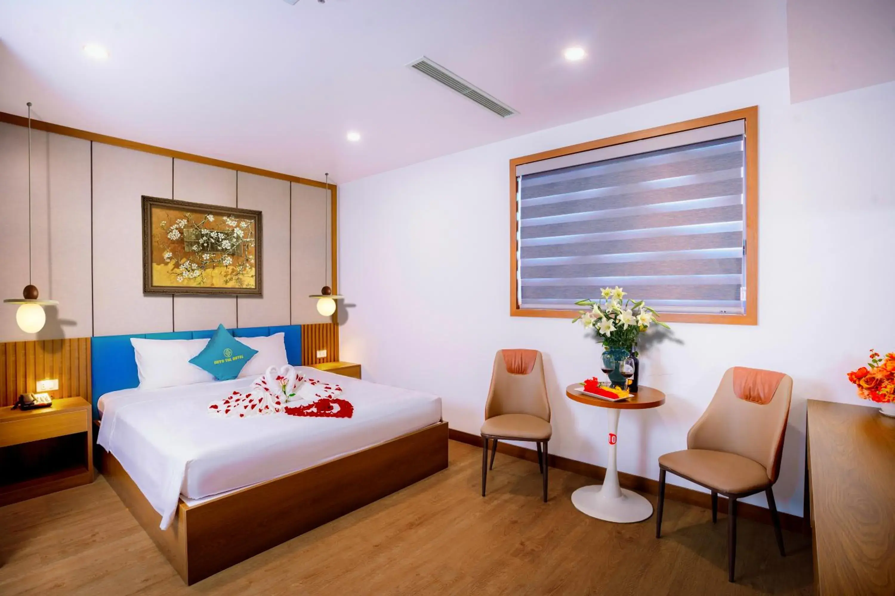 Deluxe Double Room with Sea View in Skyview Hotel Halong Deluxe Double Room with Sea View in Skyview Hotel Halong