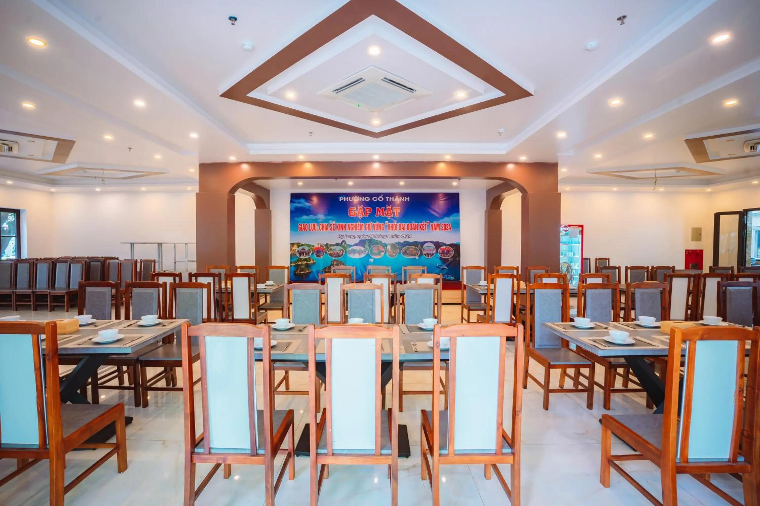 Buffet breakfast in Skyview Hotel Halong